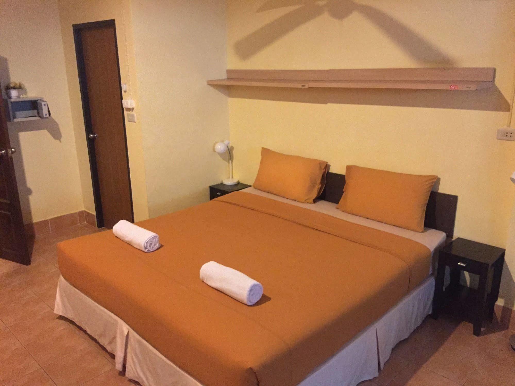Guest house Nin Karon 3*