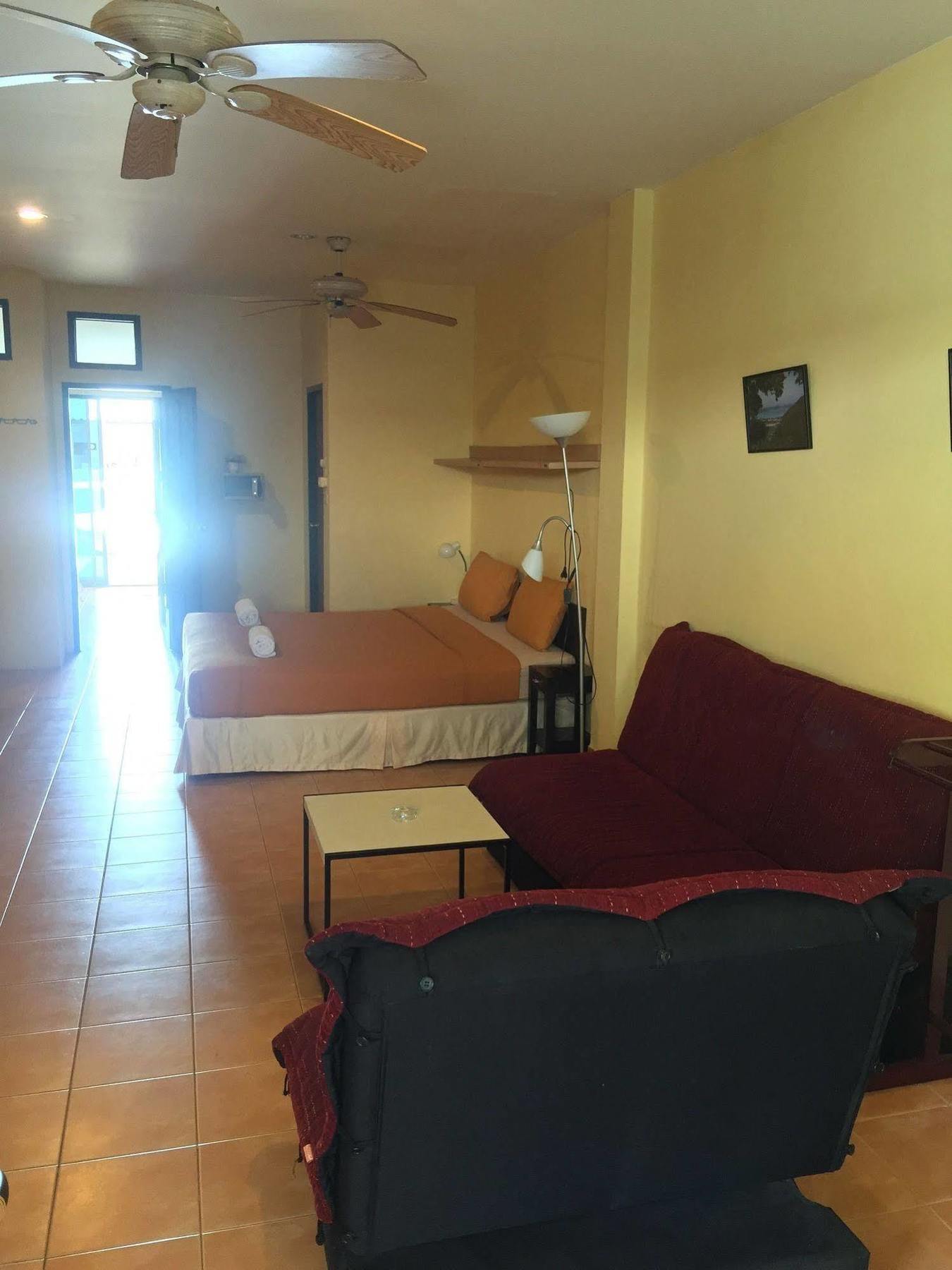 Guest house Nin Karon