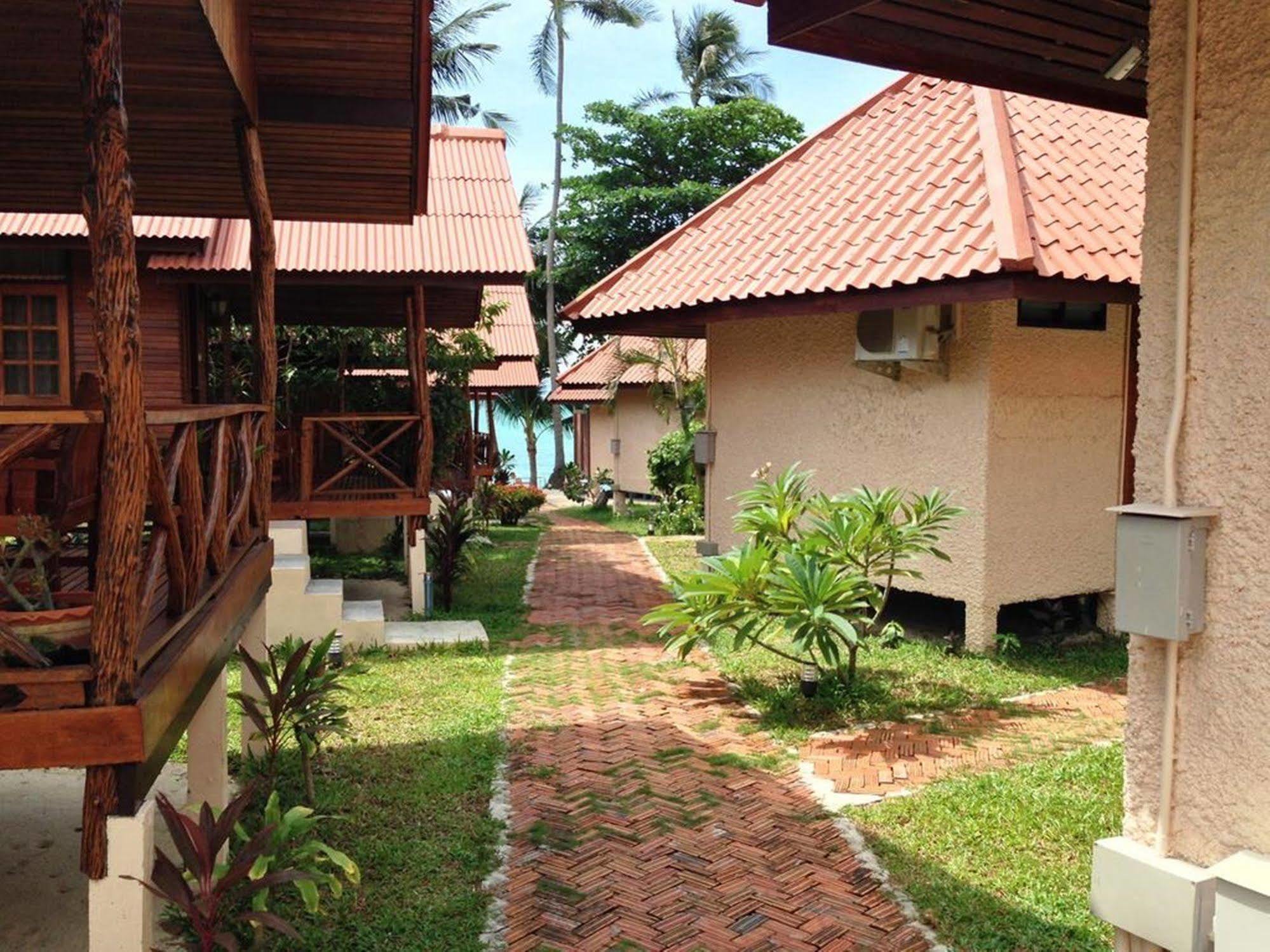 Dome Lay Hotel *