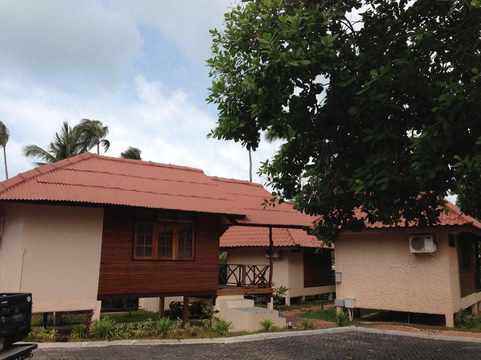 Dome Lay Hotel