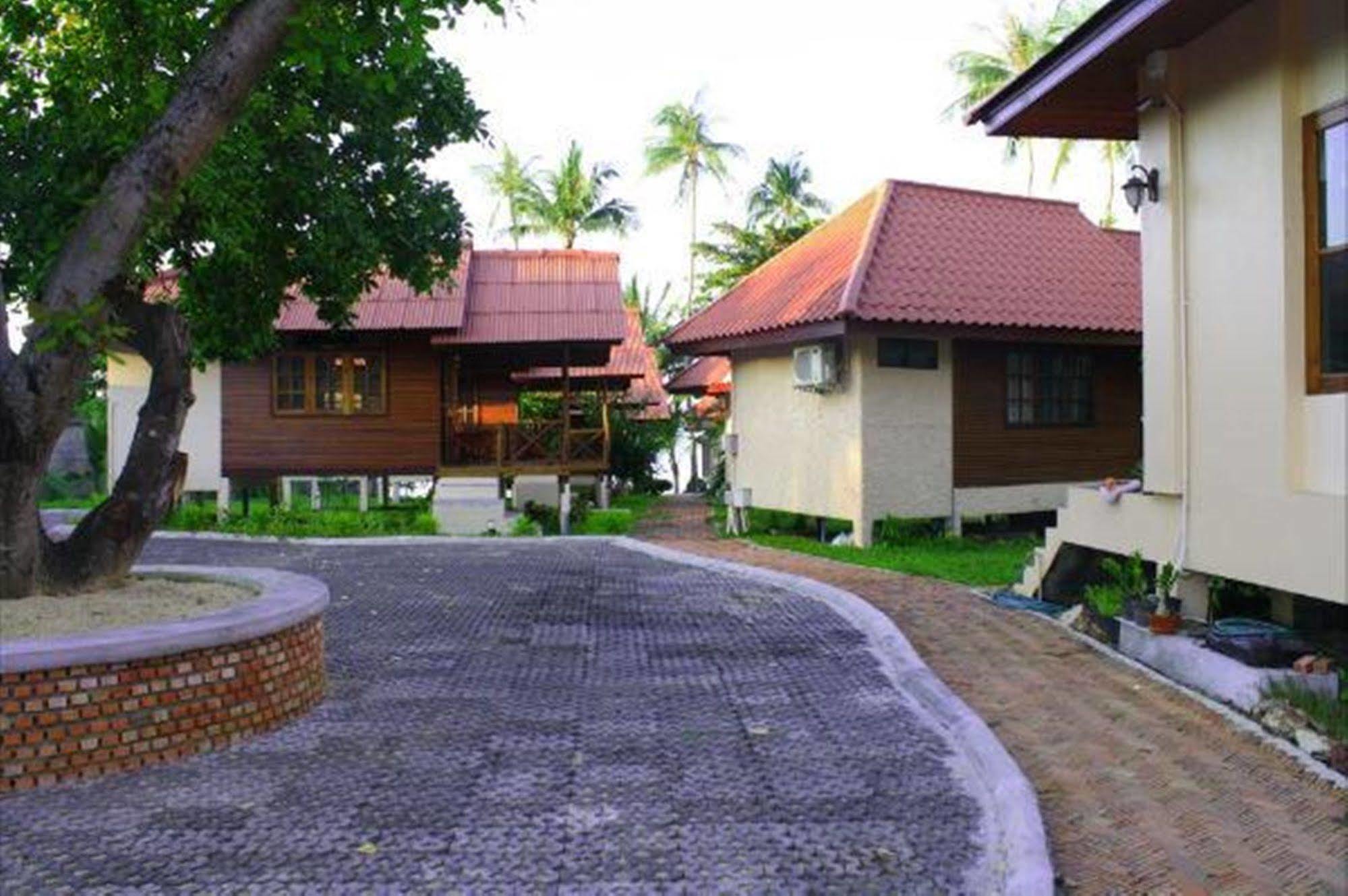 Dome Lay Hotel *