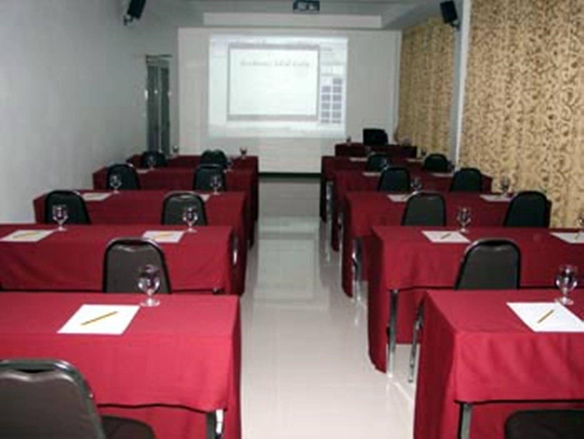 Hotel G House 3*
