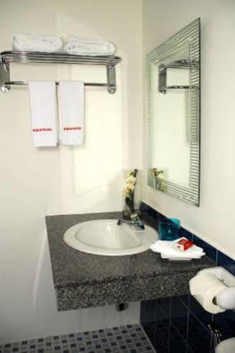 Hotel Square One 3*