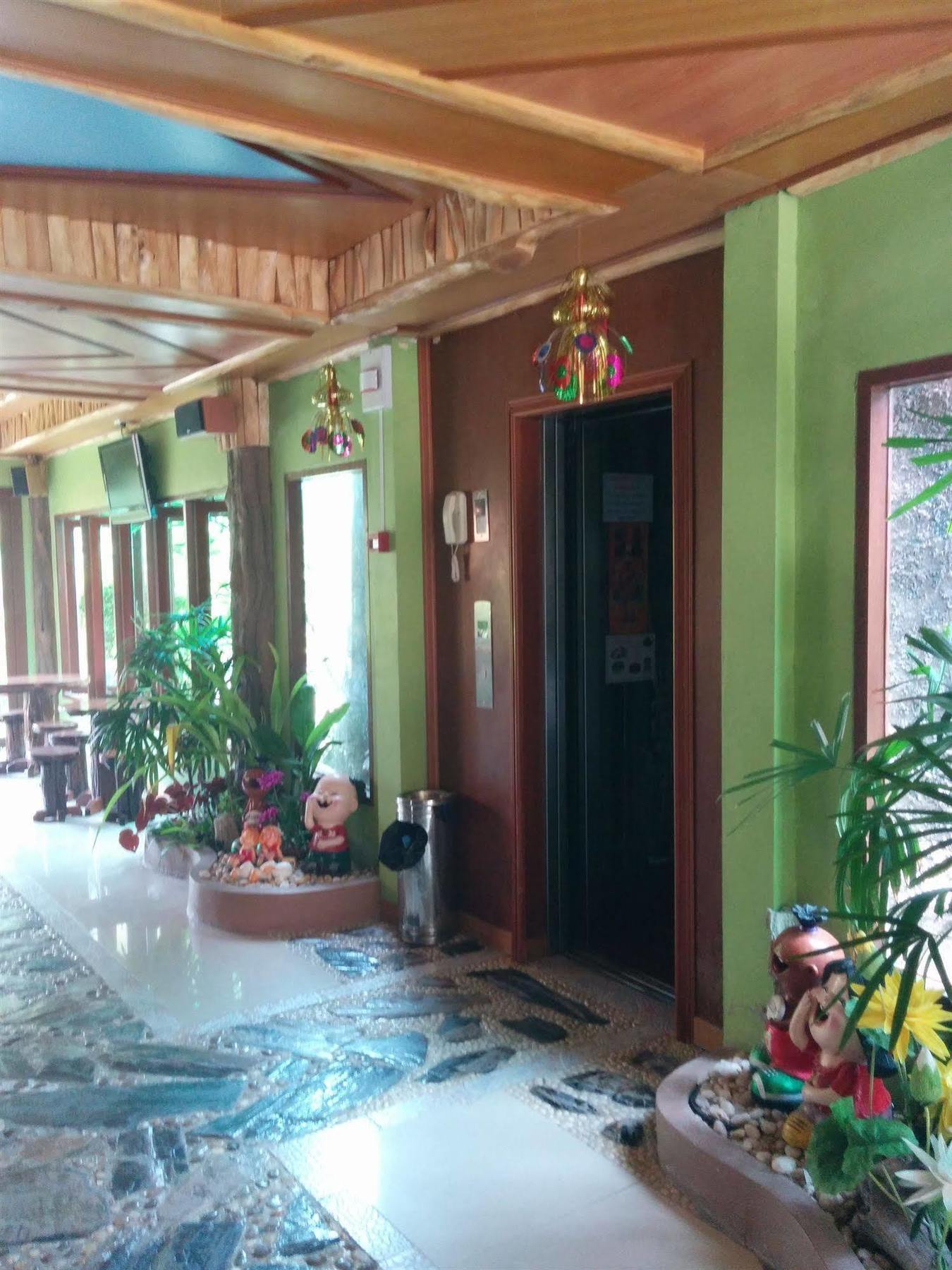 Hotel Friendly &