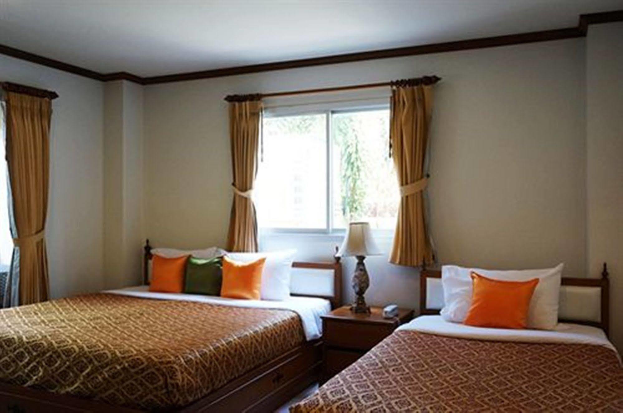 Hotel White - Sha Certified 2*