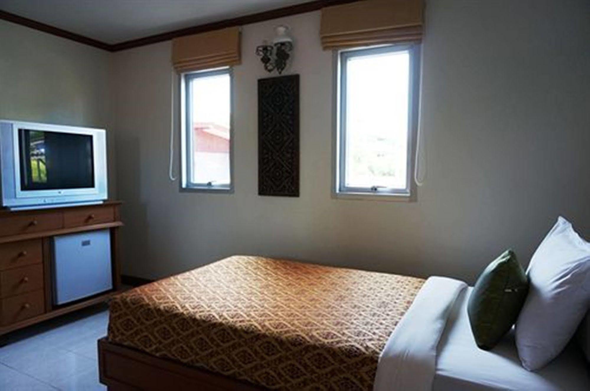 Hotel White - Sha Certified 2*