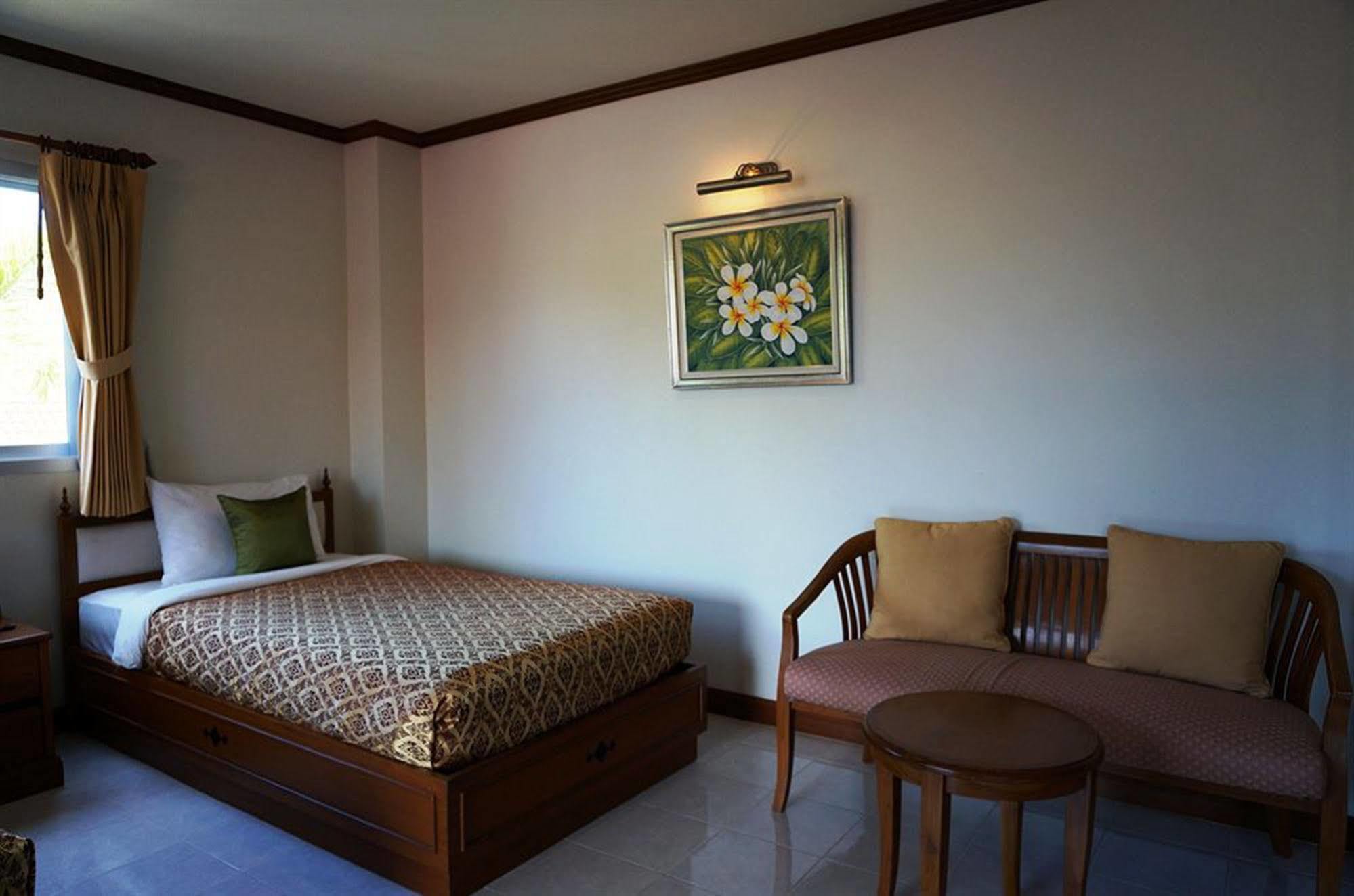 Hotel White - Sha Certified 2*