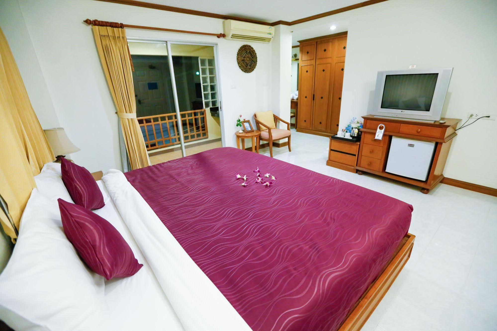 White - Sha Certified Hotel 2*