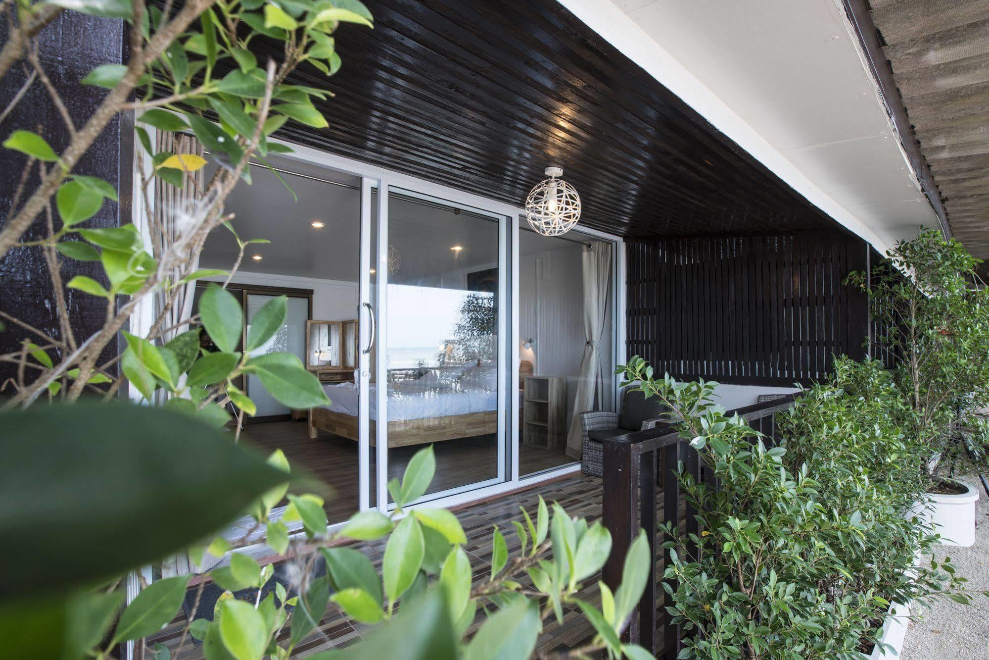 Namthip Homebeach Hotel