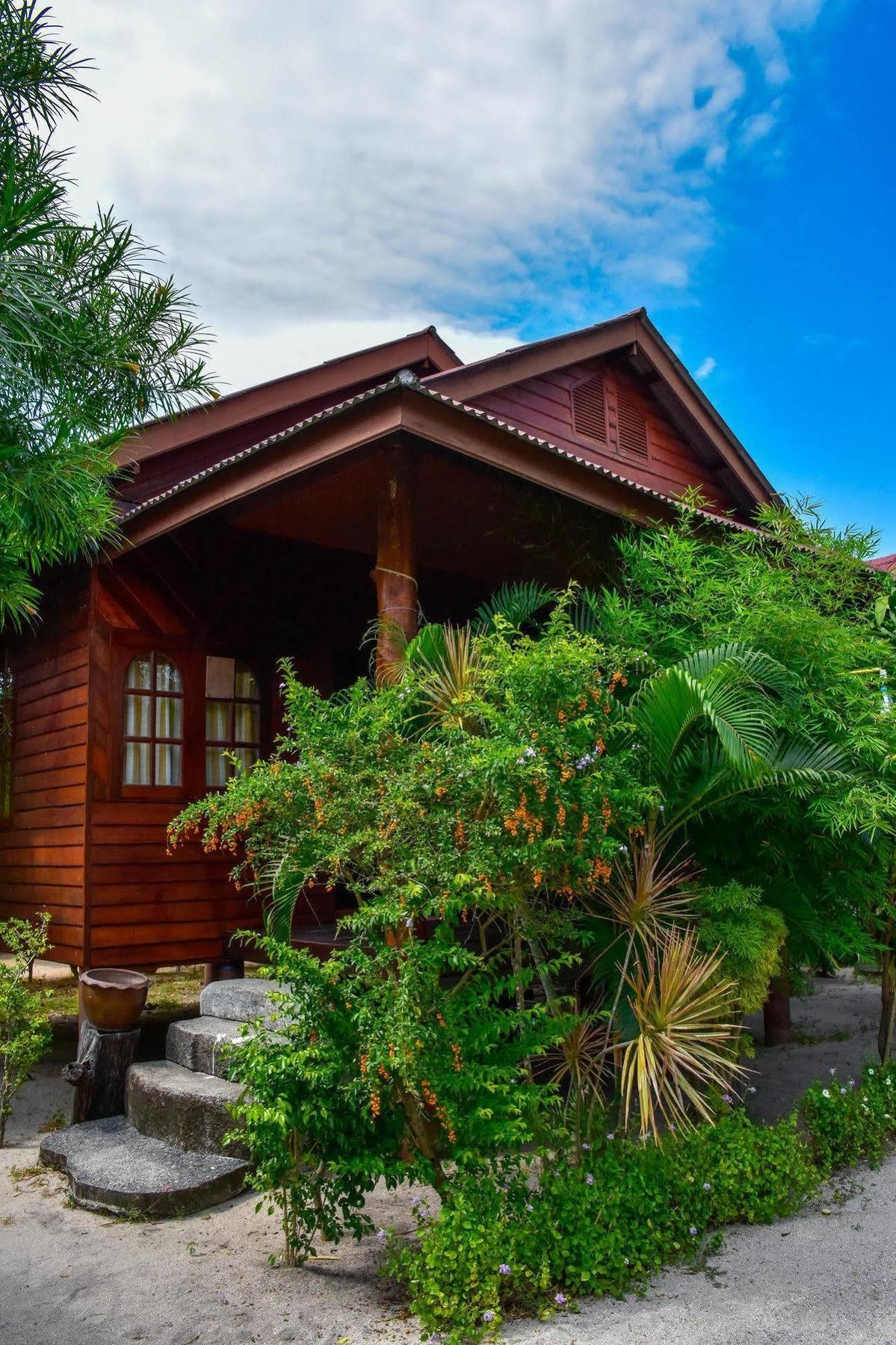 Hotel Namthip Homebeach 3*