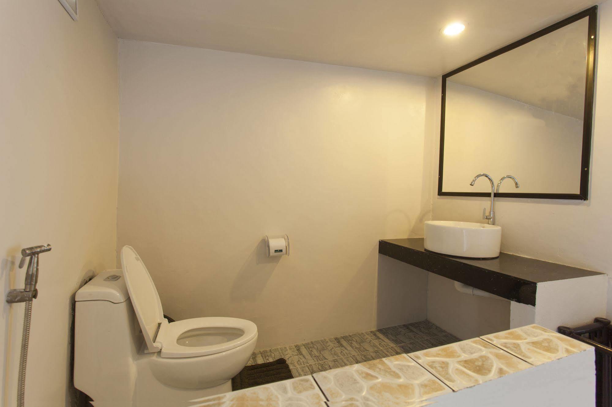 Namthip Homebeach Hotel
