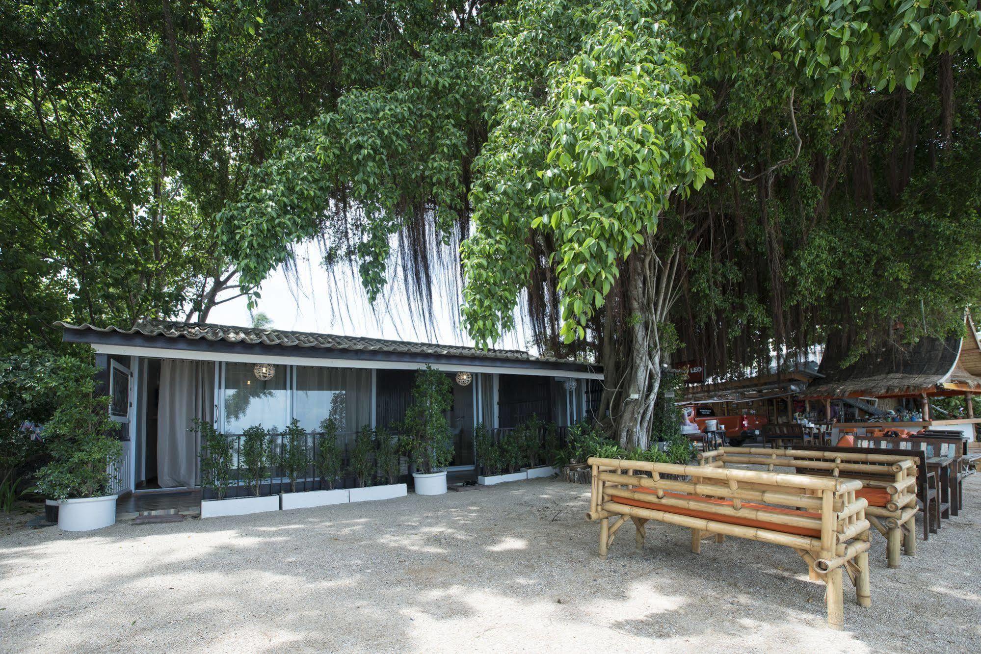 Namthip Homebeach Hotel 3*