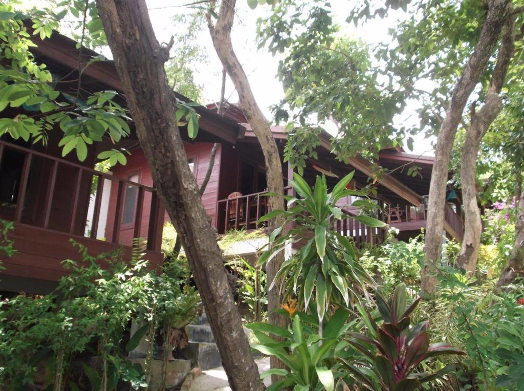 Moon Paradise Holiday park 2*