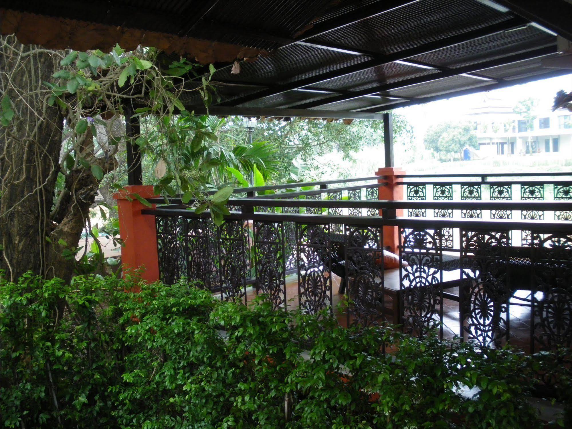 Baan Nam Ping Riverside Resort
