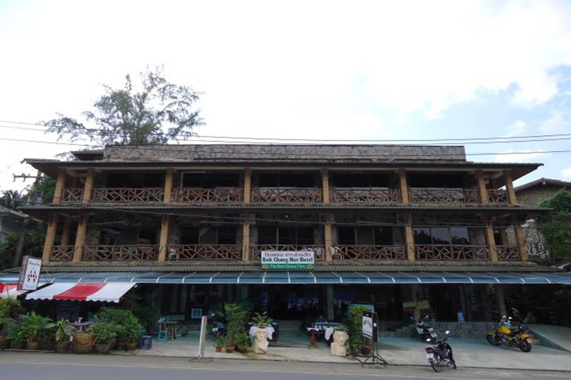 Hut *