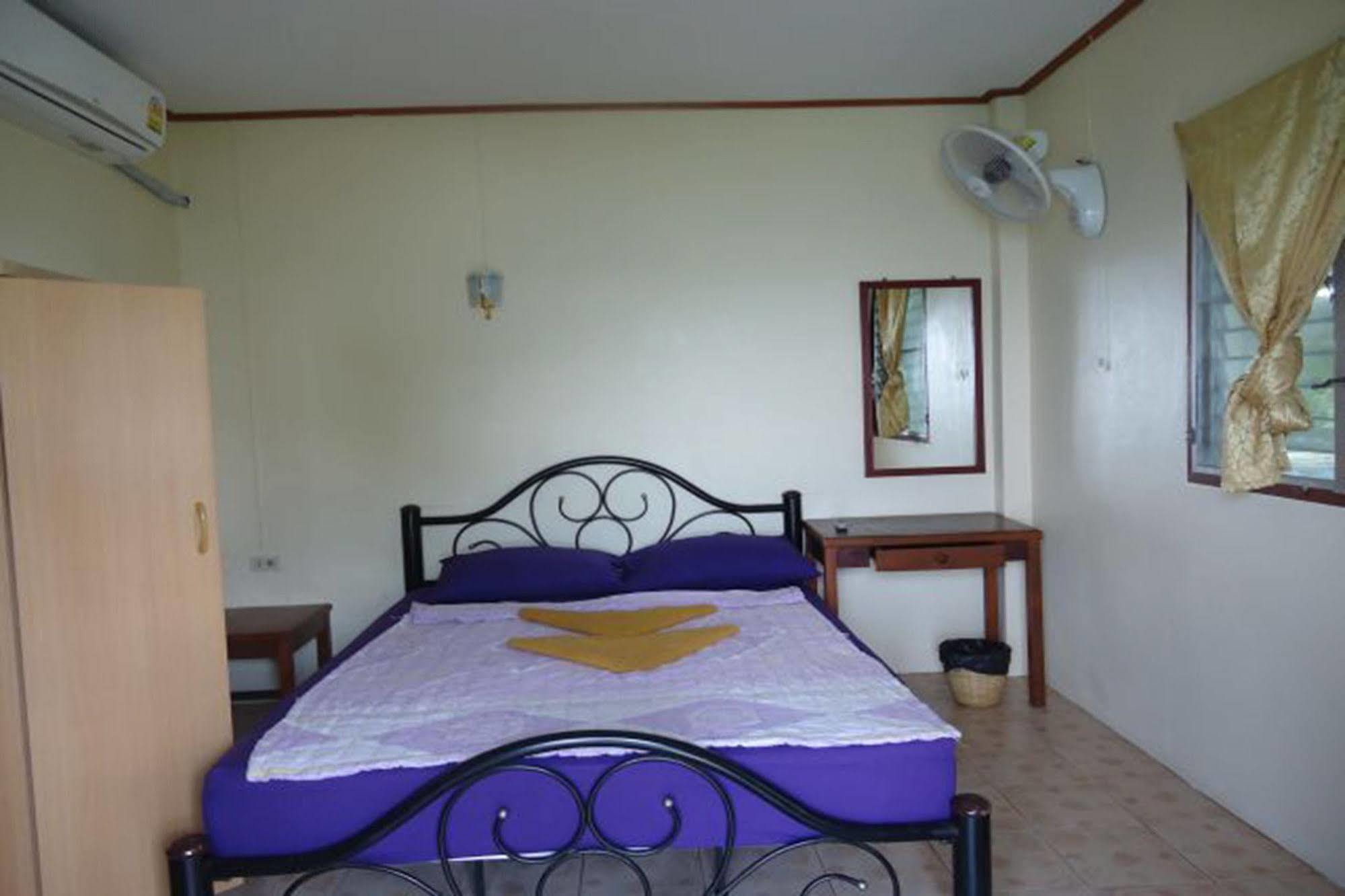 Hostel Hut