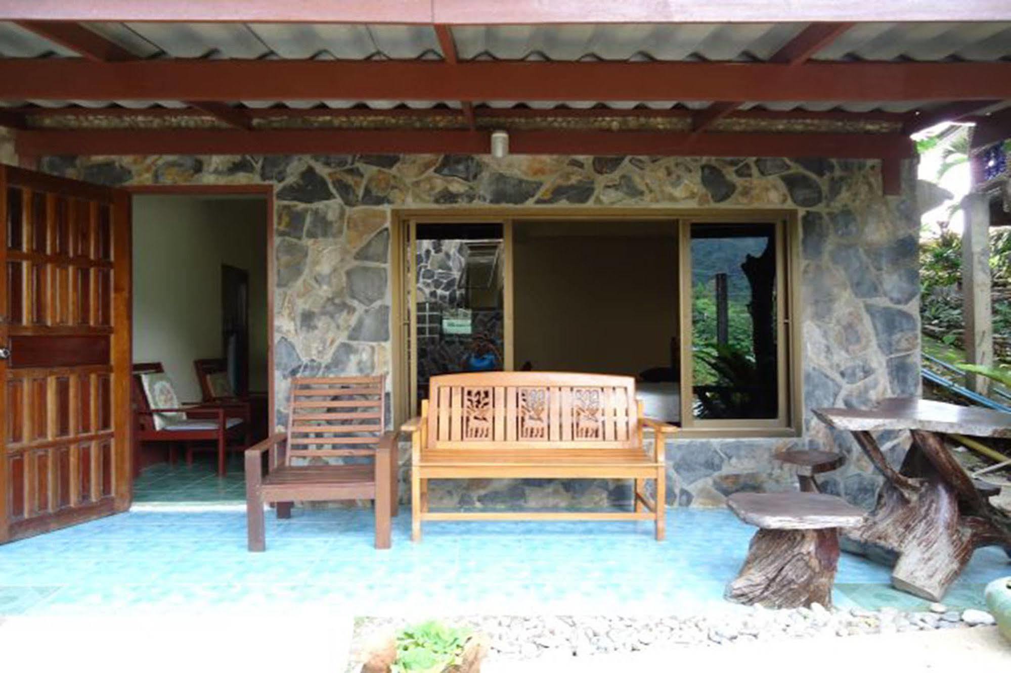 Hut Hostel