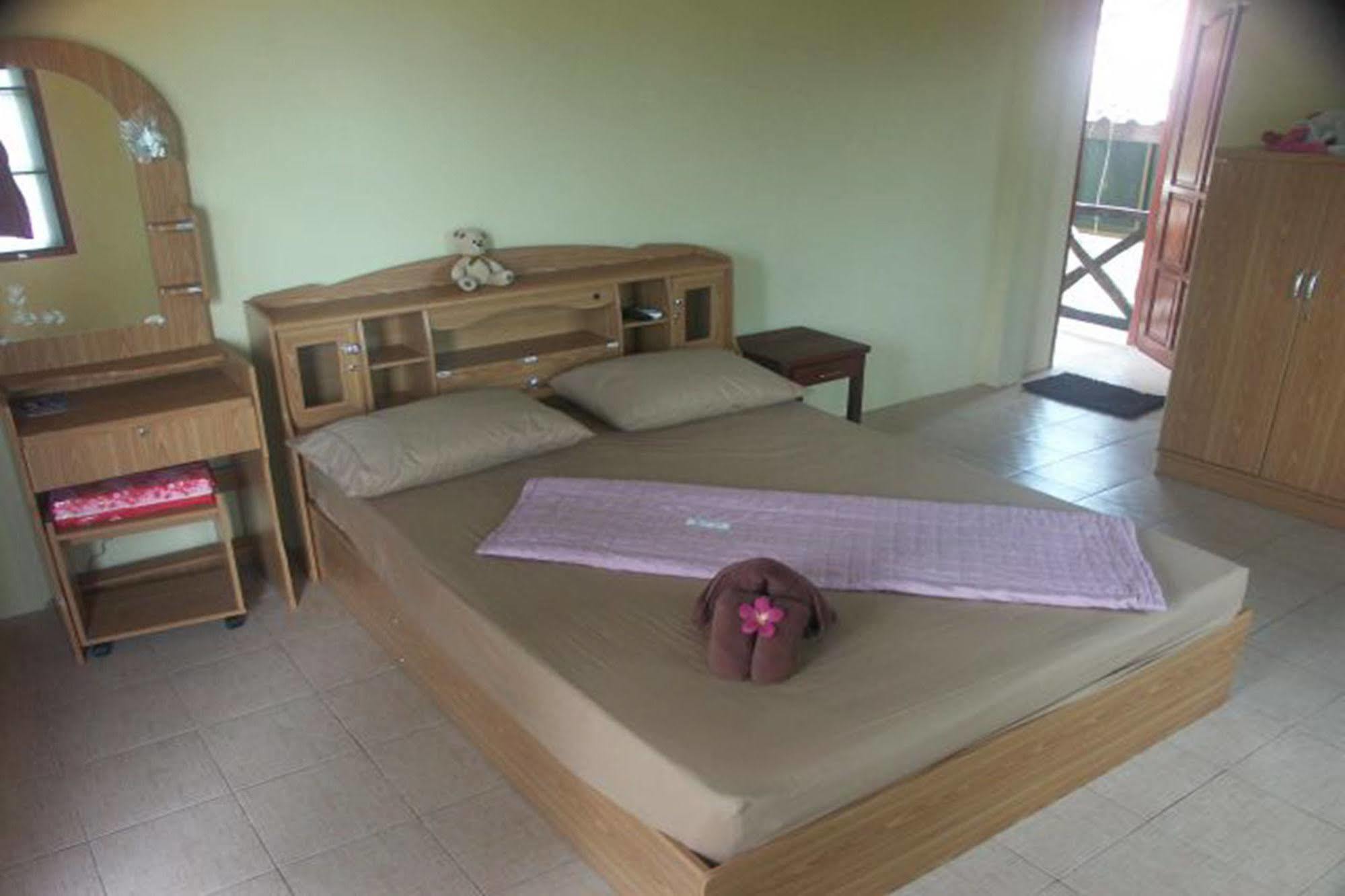 Hut Hostel