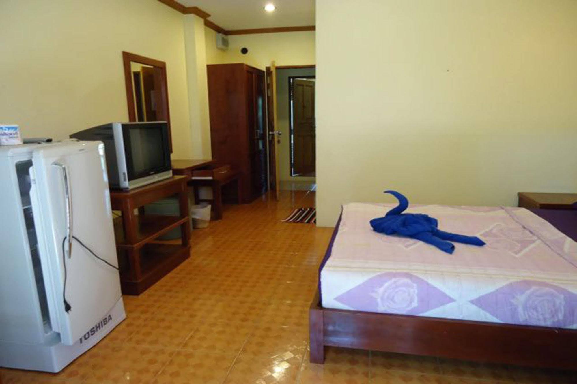 Hut Hostel