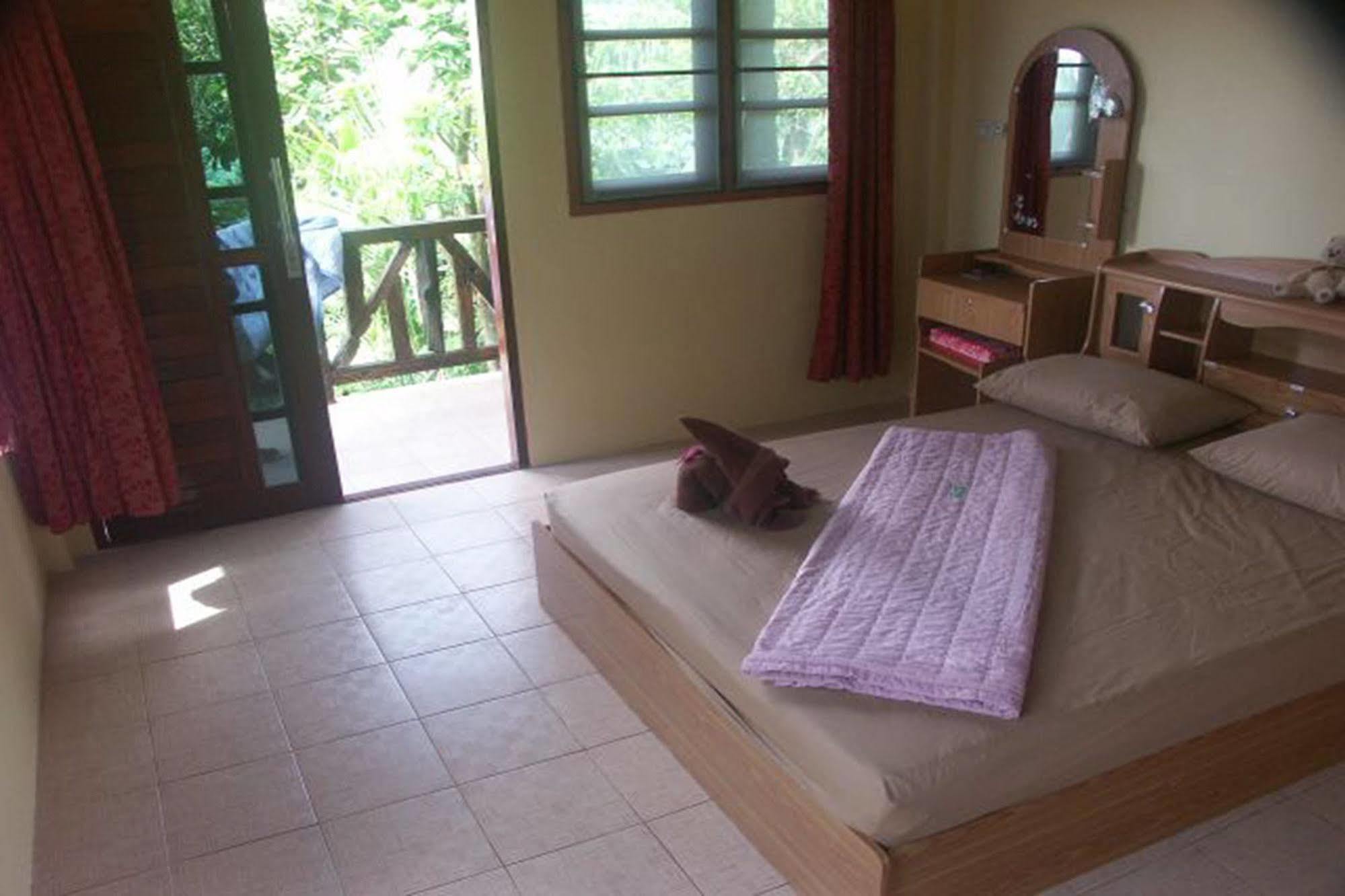 Hut Hostel Koh Chang