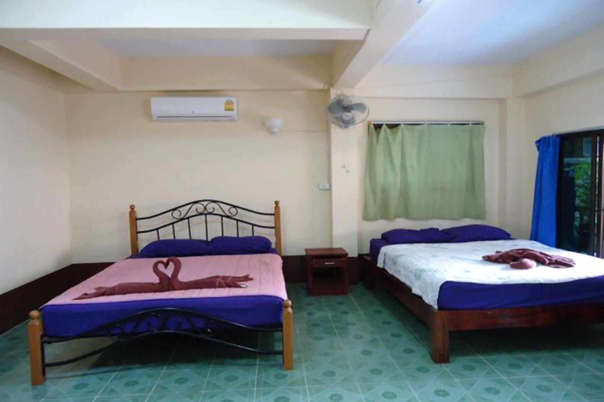 Hostel Hut