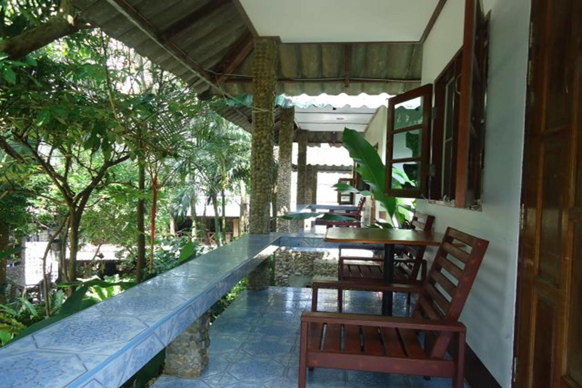 Hostel Hut
