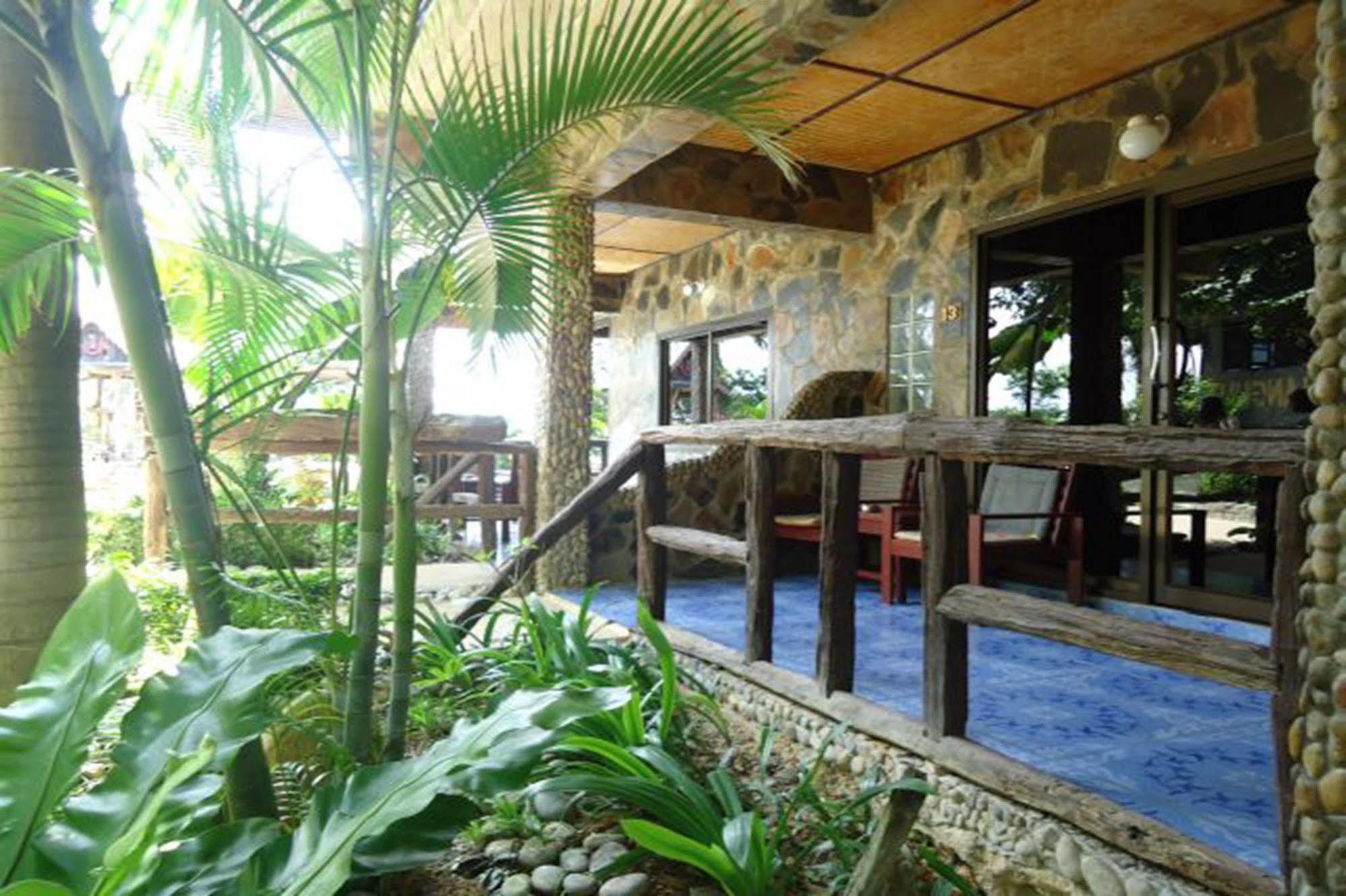 Hut Hostel