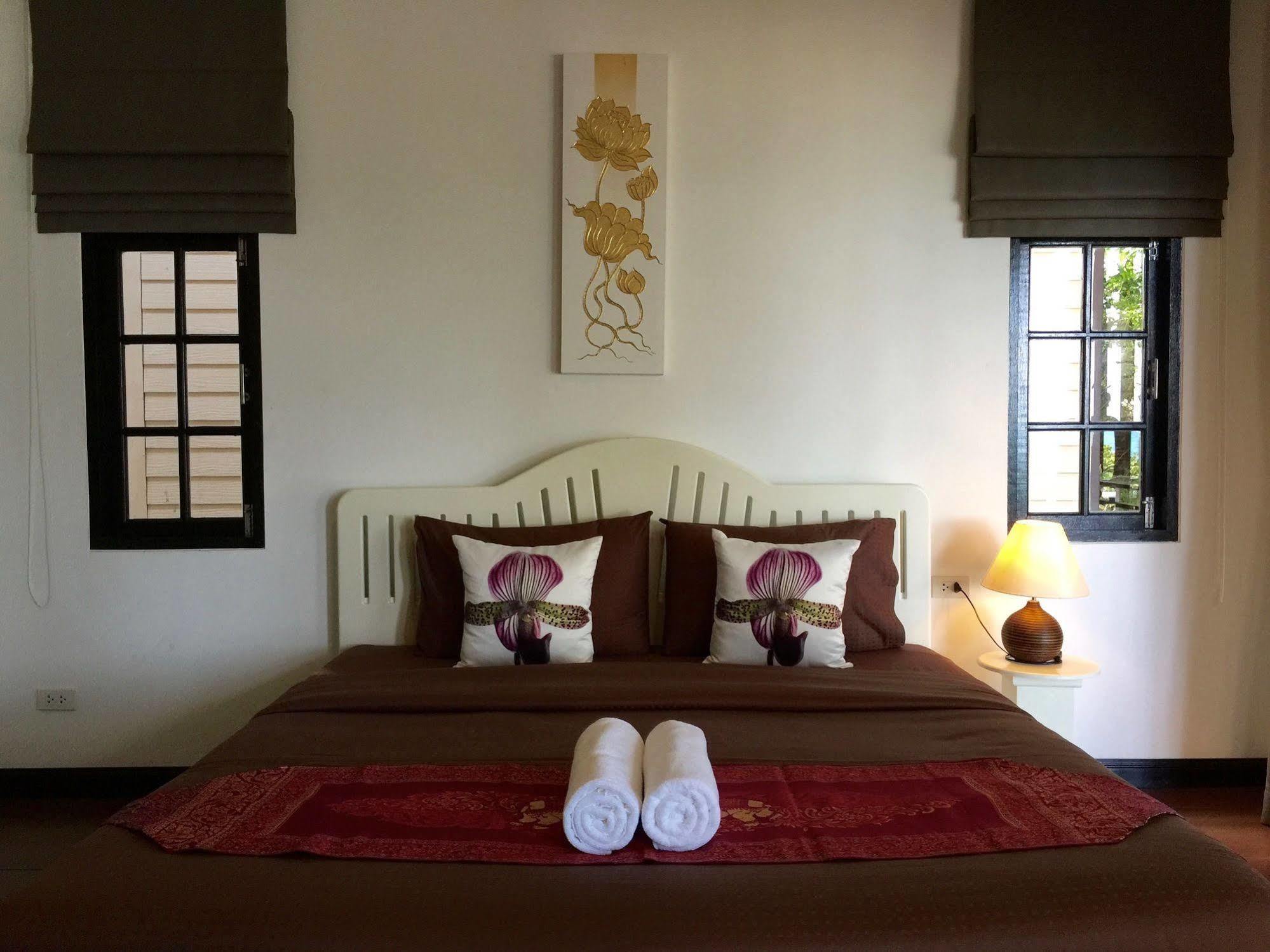 Haad Gruad Hotel 3*