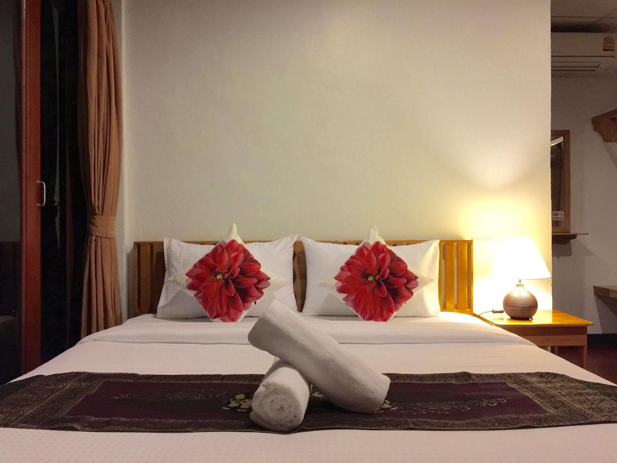 Haad Gruad Hotel 3*