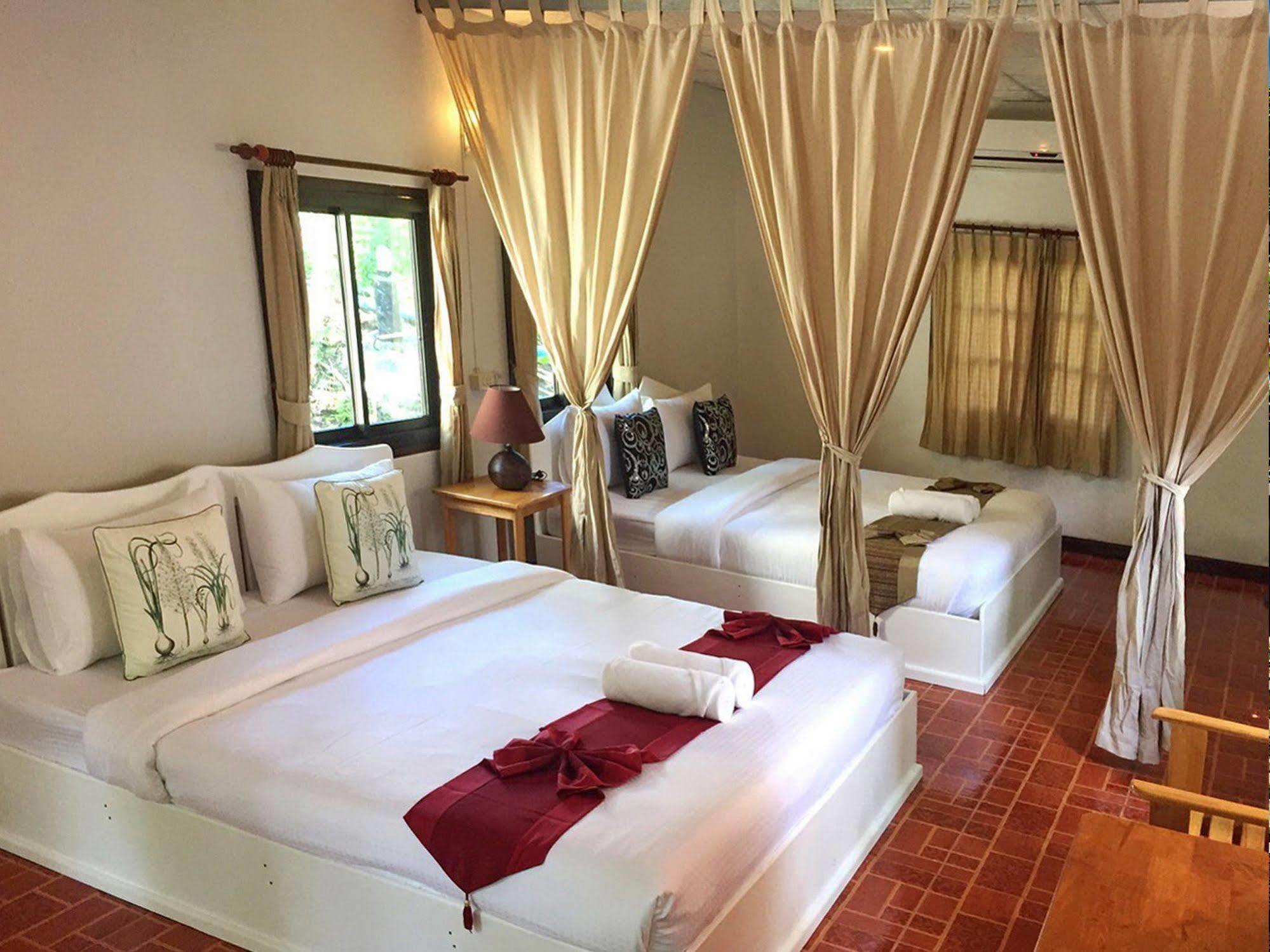 Haad Gruad Hotel 3*