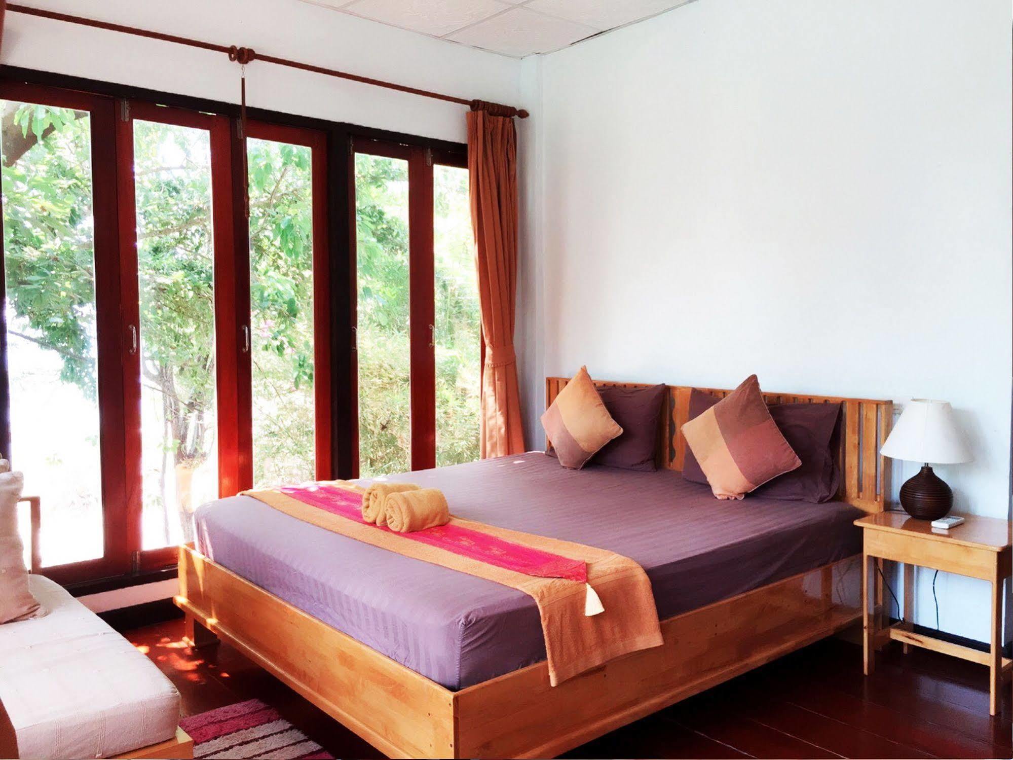 Haad Gruad Hotel 3*