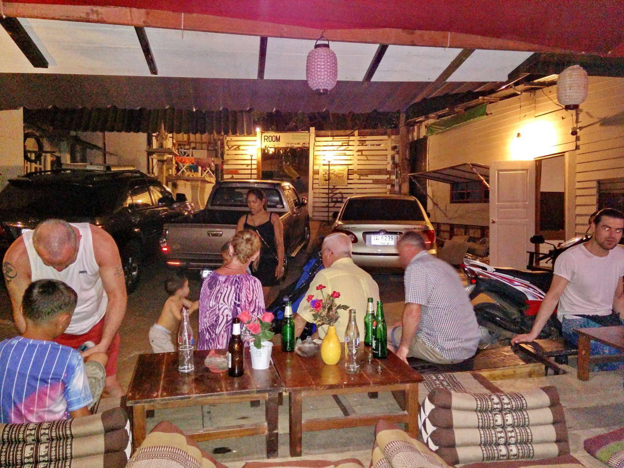 Guest house Tuk Tuk 2*