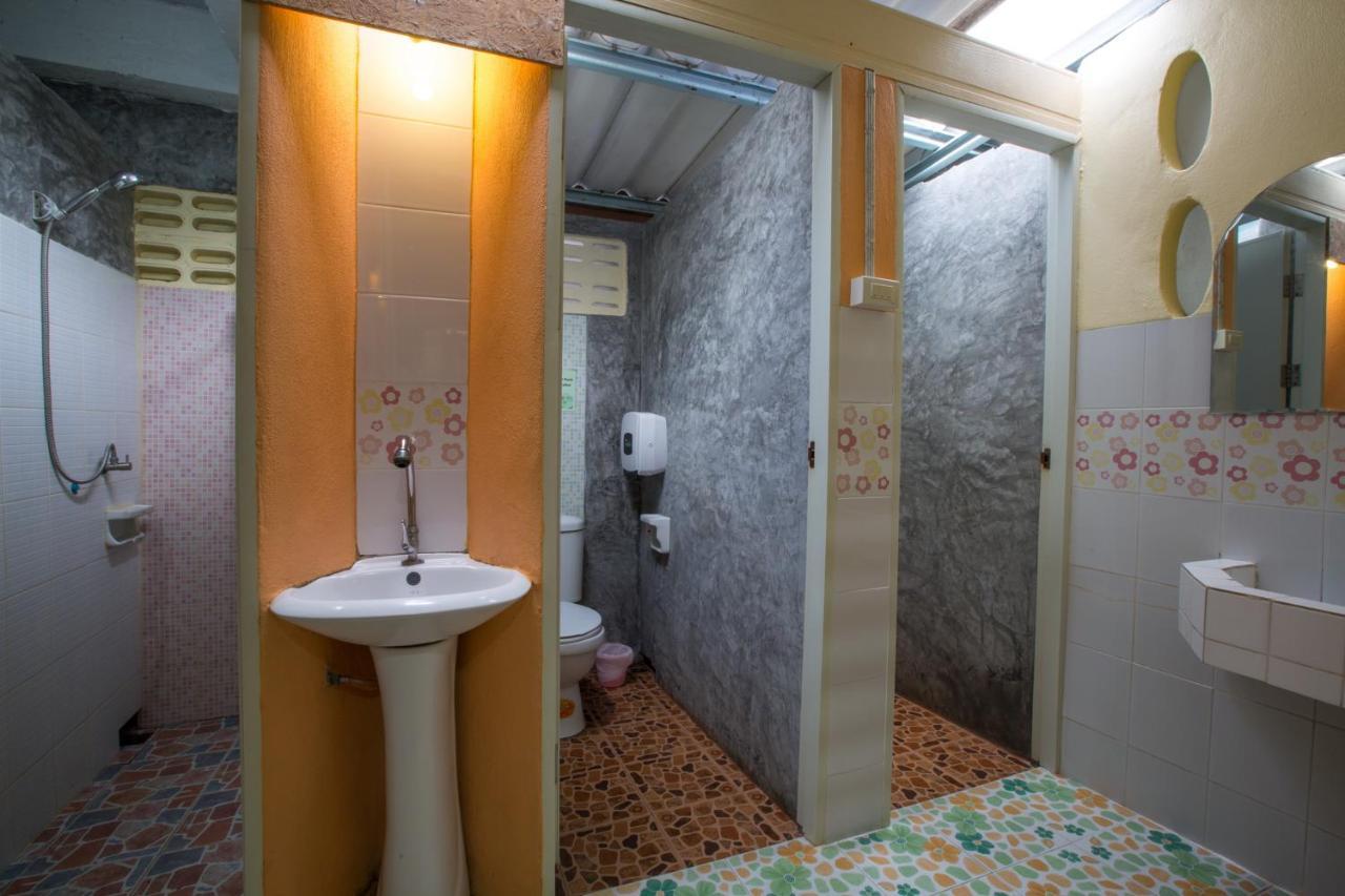 Amonrada House Hostel