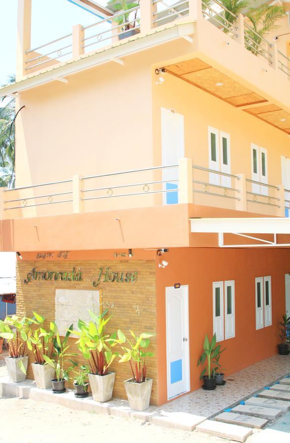 Hostel Amonrada House