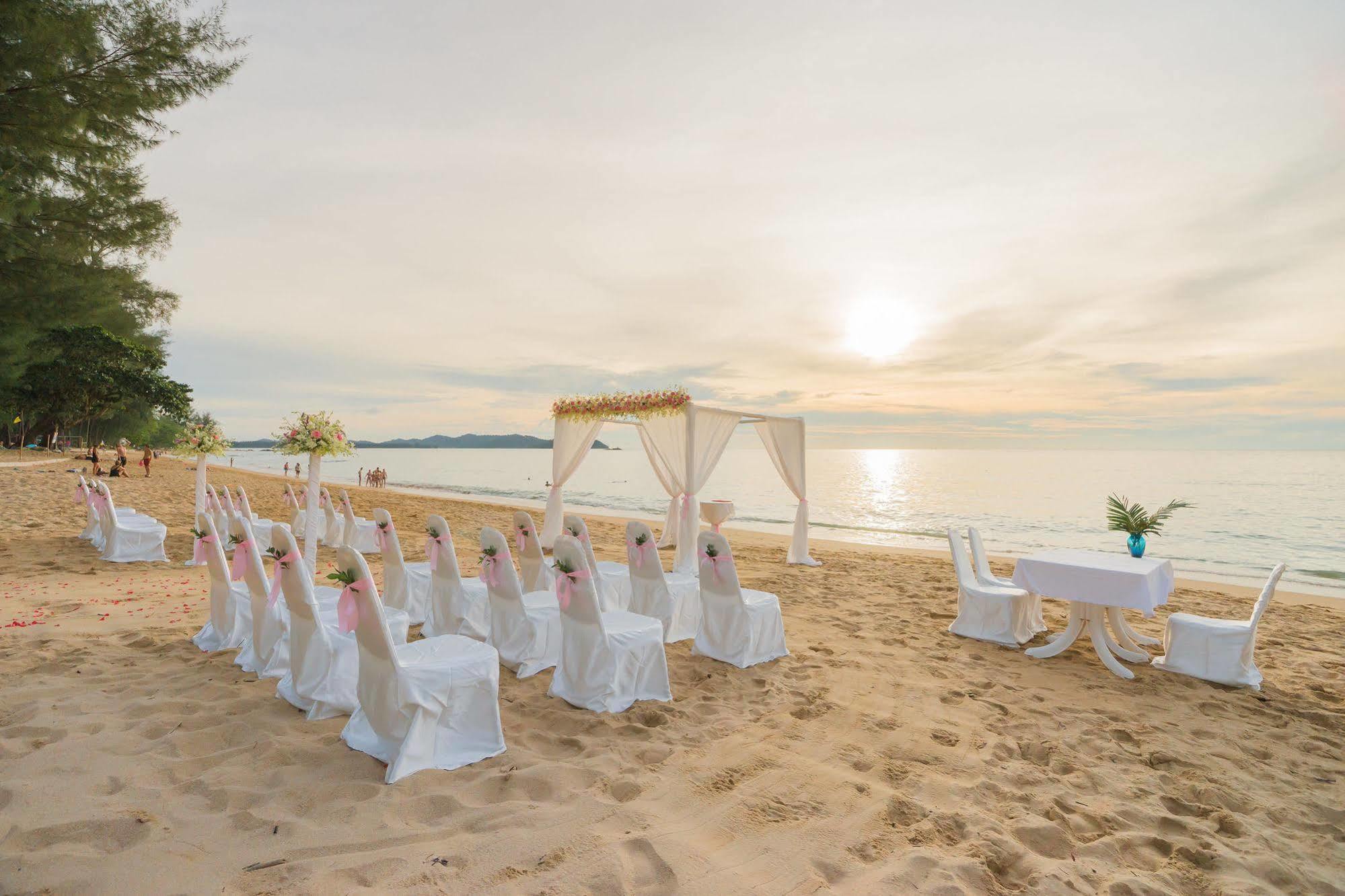 Hive Khaolak Beach (adults Only) Resort 4*