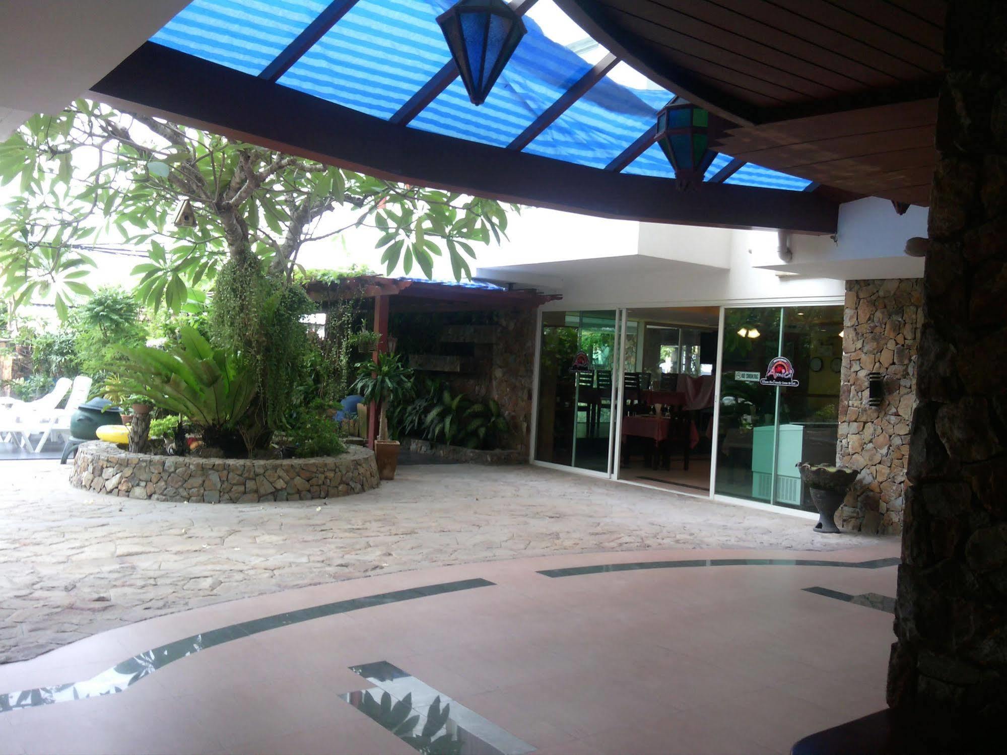 Daisy Hotel 2*
