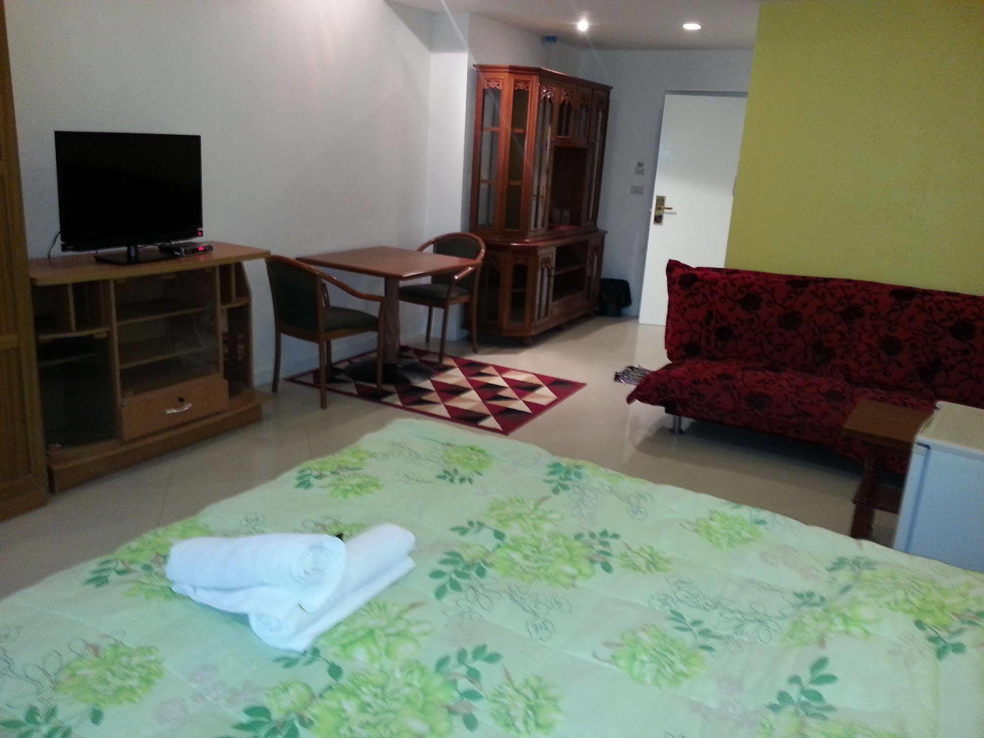Daisy Hotel
