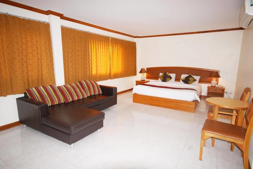 Oyo 859 Golden Land Hotel 2*
