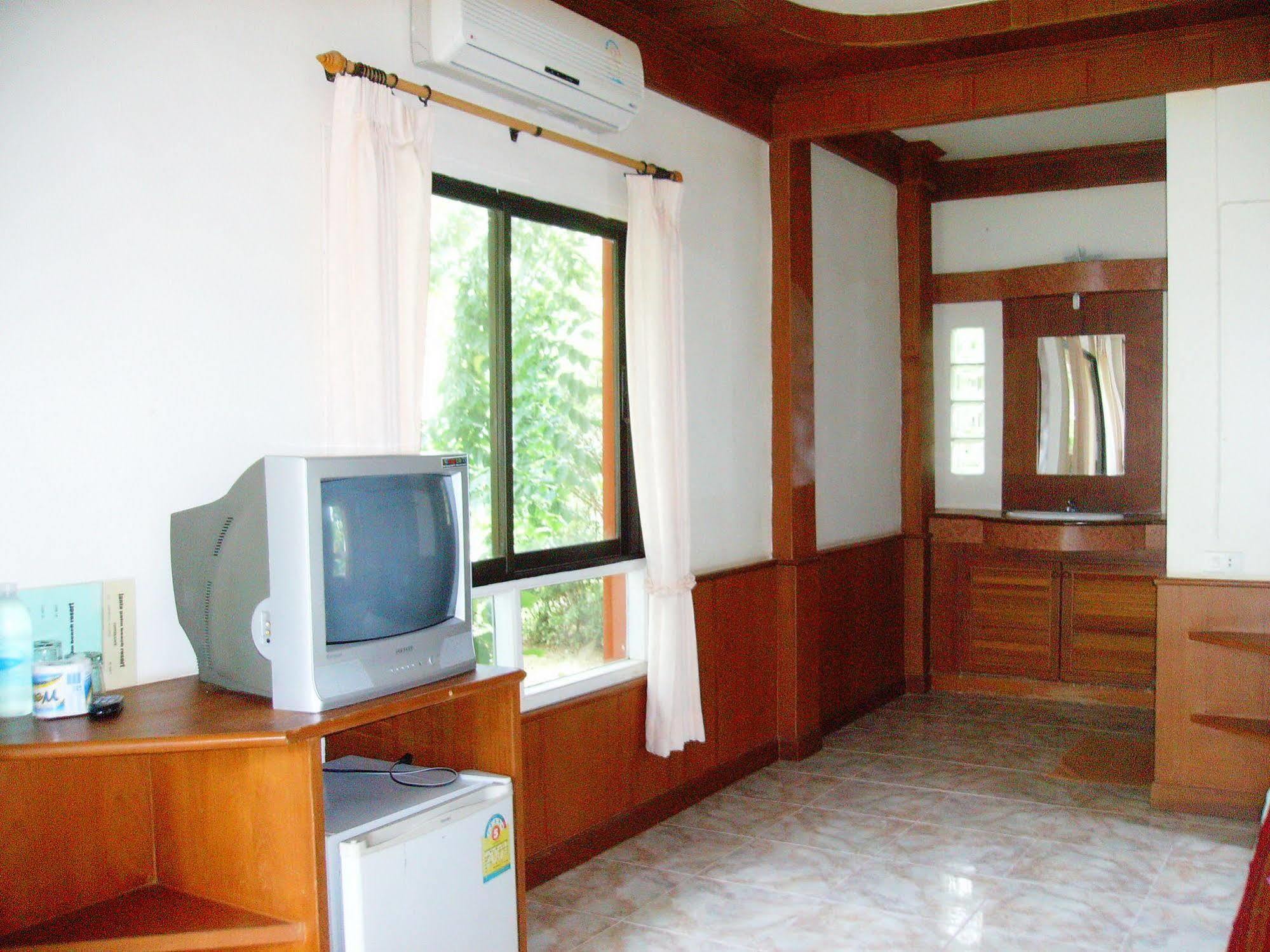 Lanta Palm , - 2*