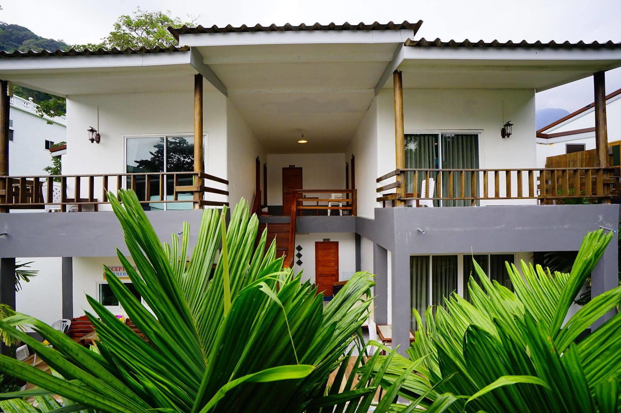 Resort Apple Beachfront Trat