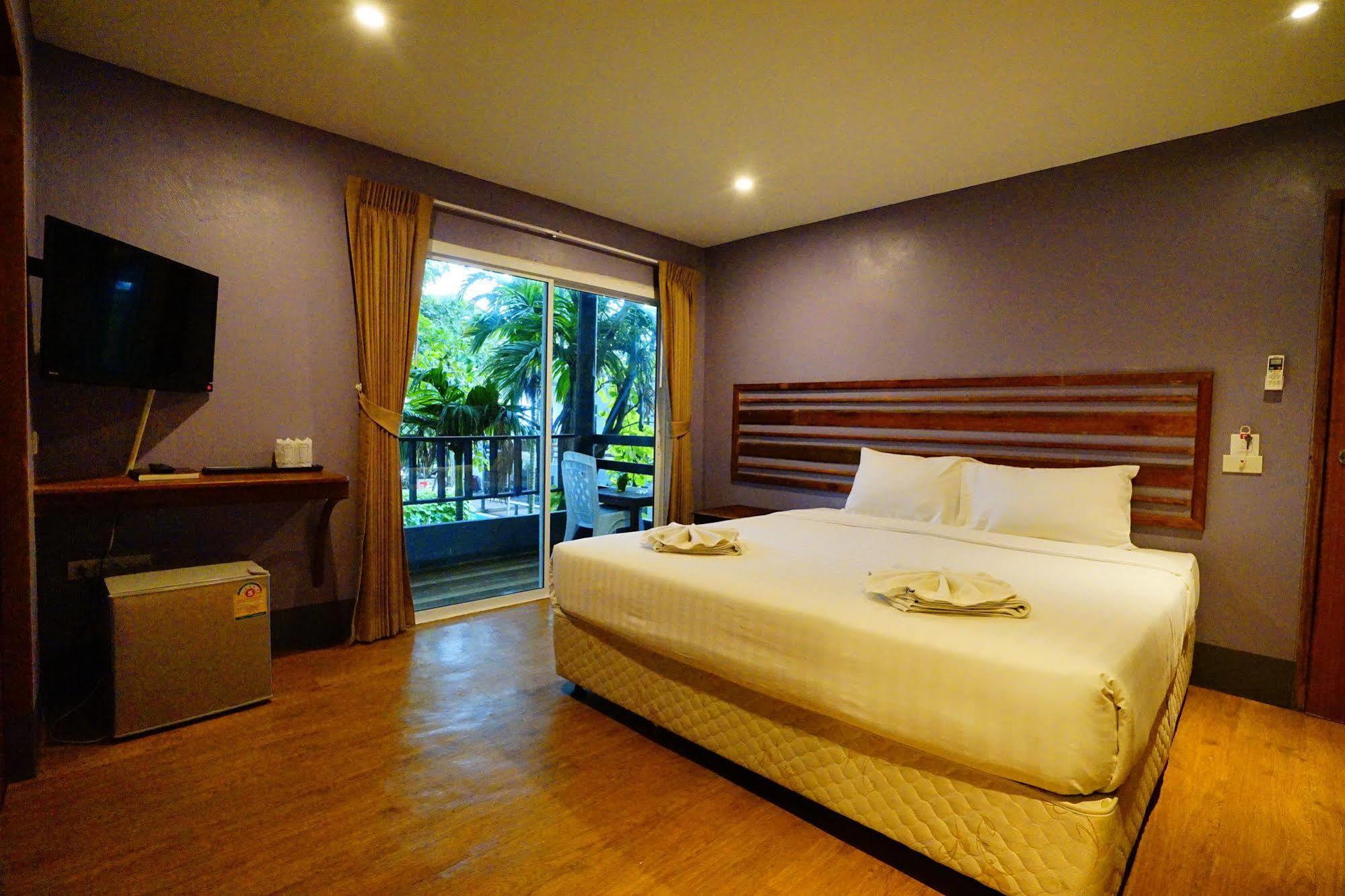 Resort Apple Beachfront Trat