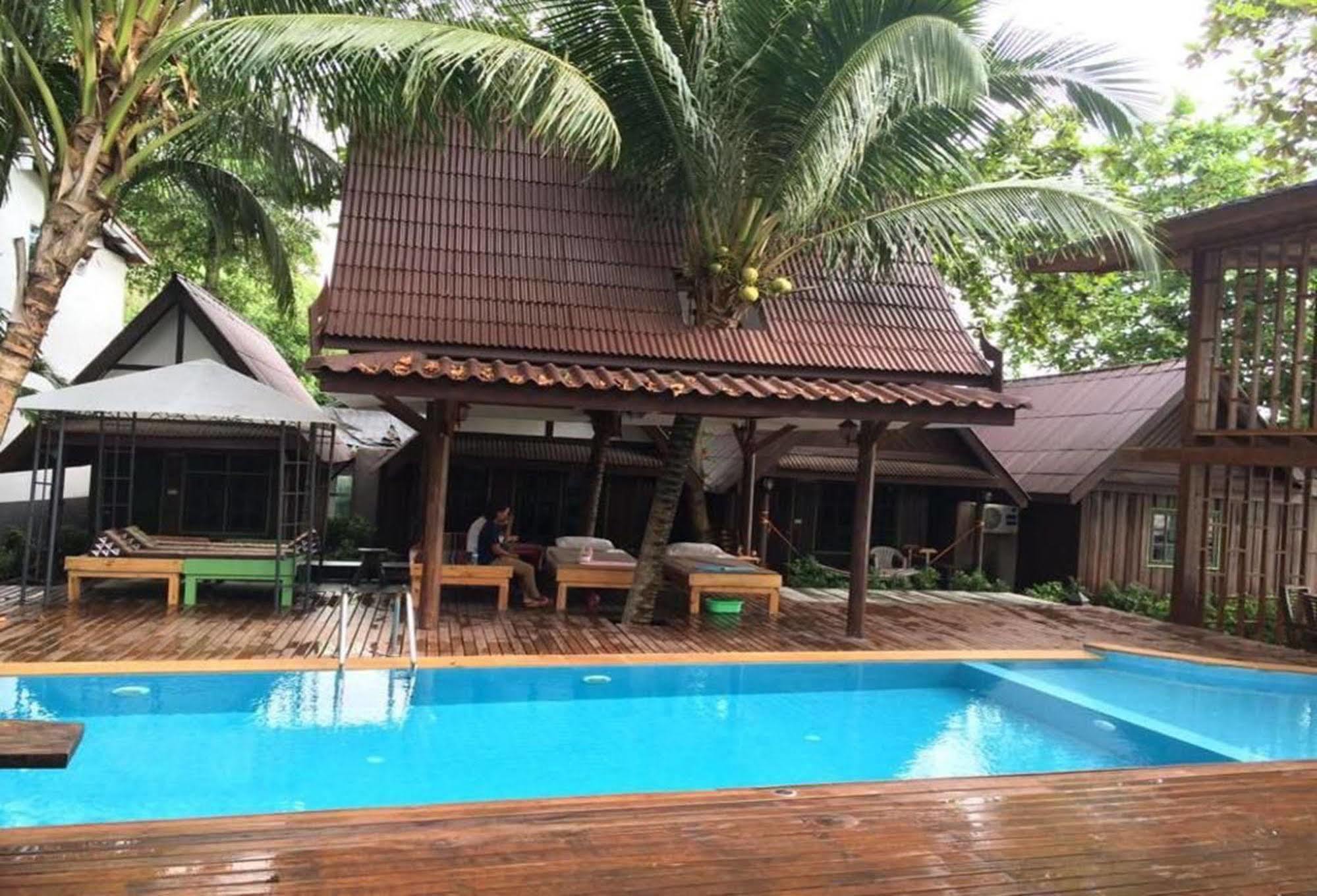 Resort Apple Beachfront Trat