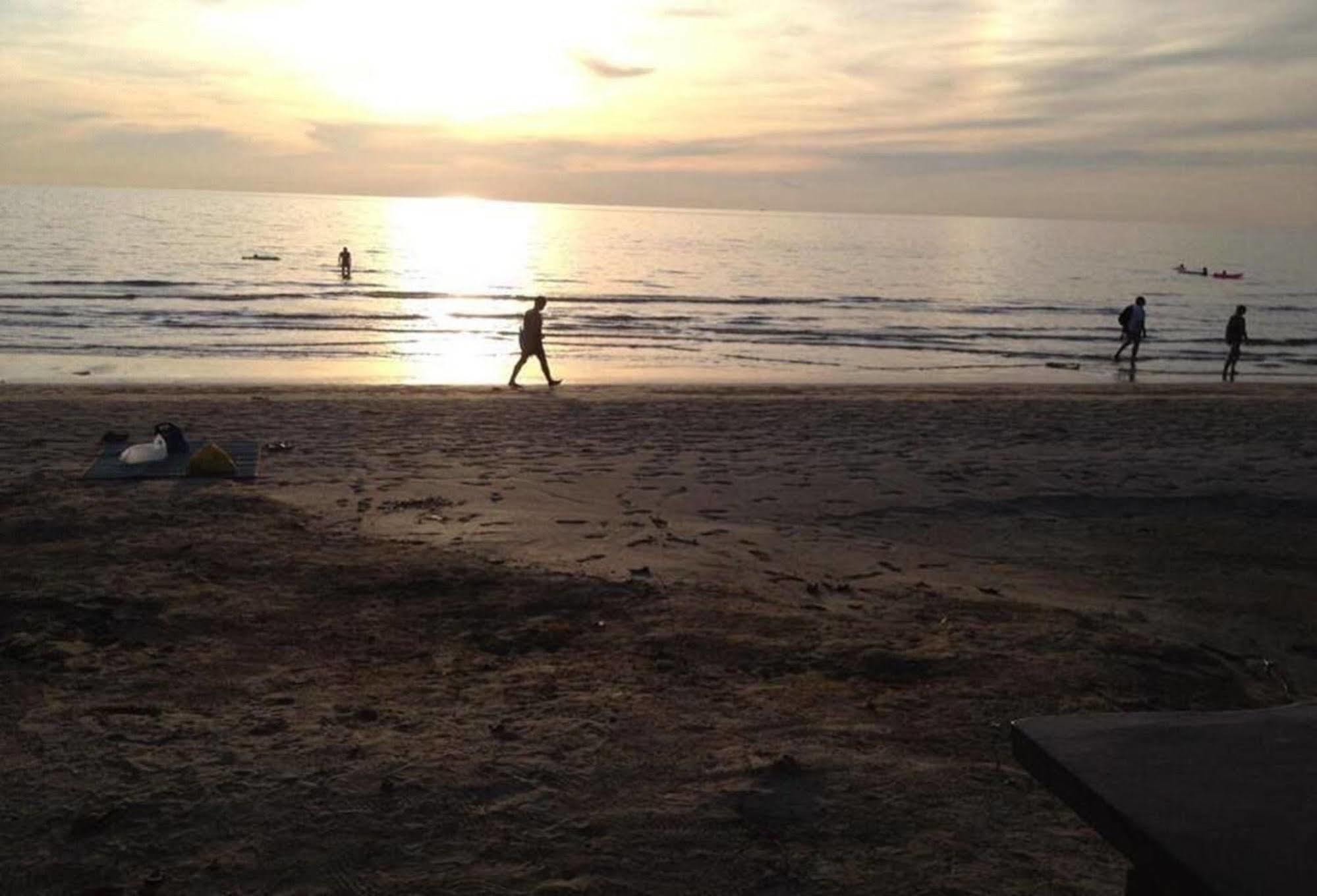 Resort Apple Beachfront Trat
