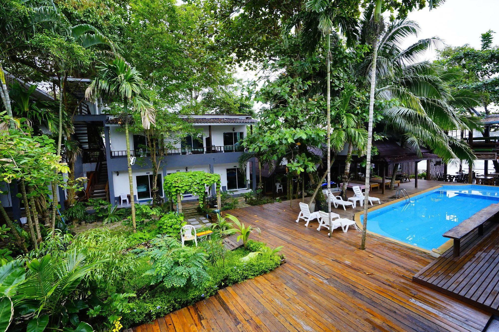 Apple Beachfront Resort