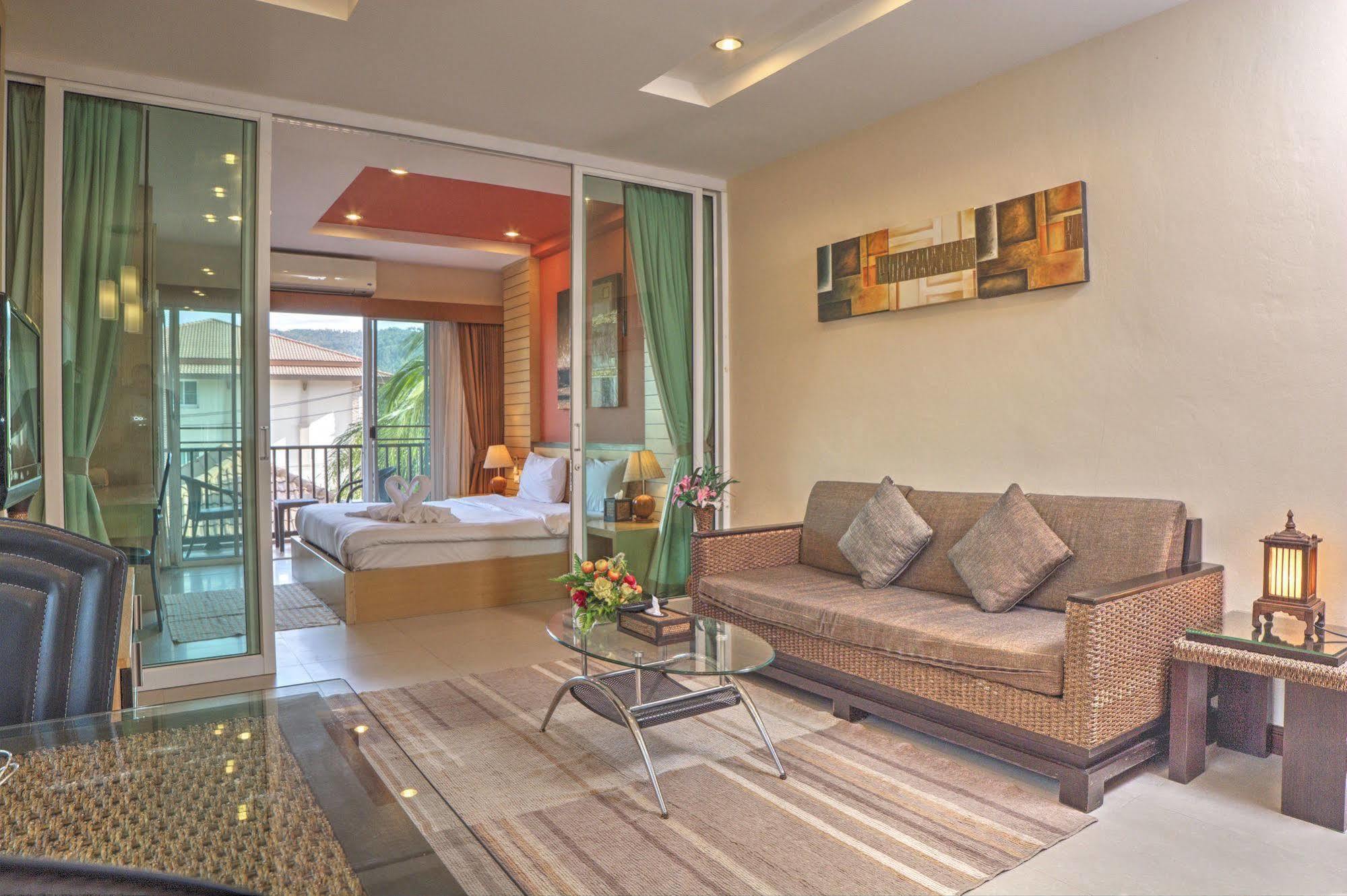 Aparthotel Whispering Palms 4*