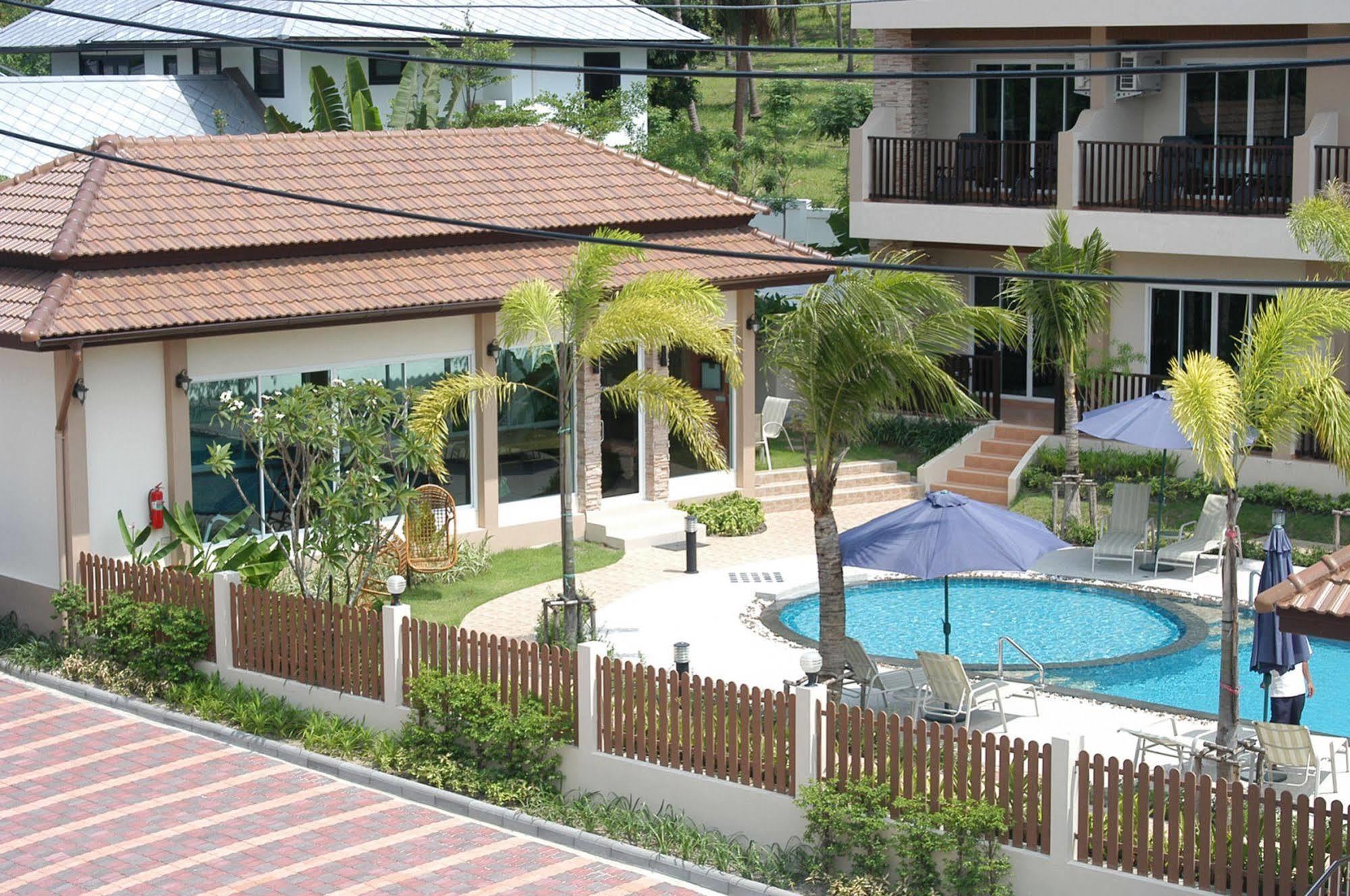 Whispering Palms Aparthotel 4*