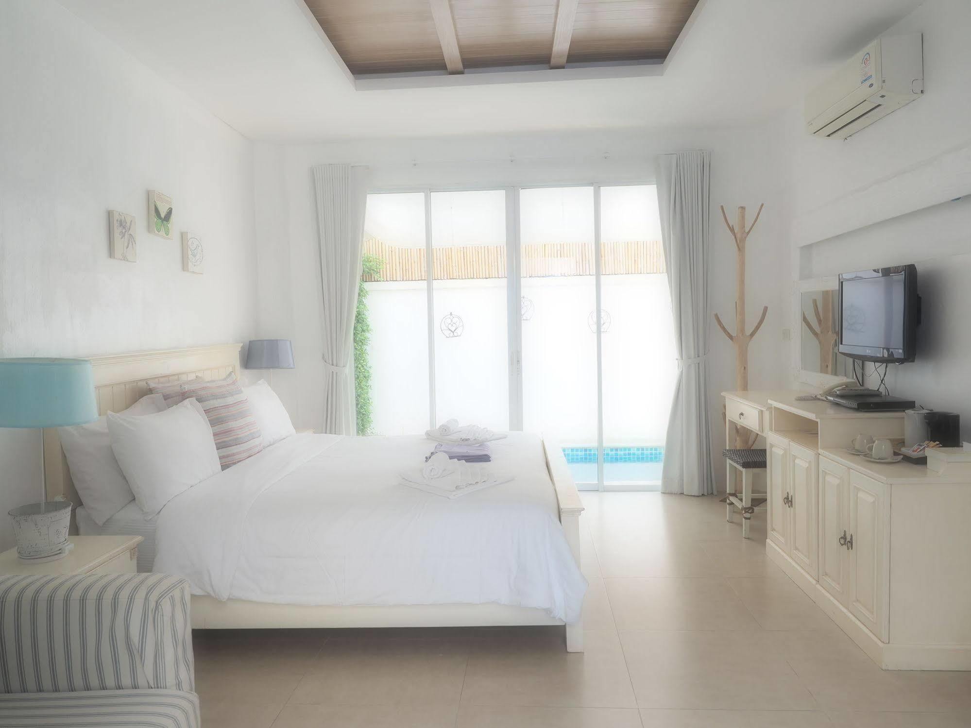 Costa Village Pool Resort Jomtien Beach