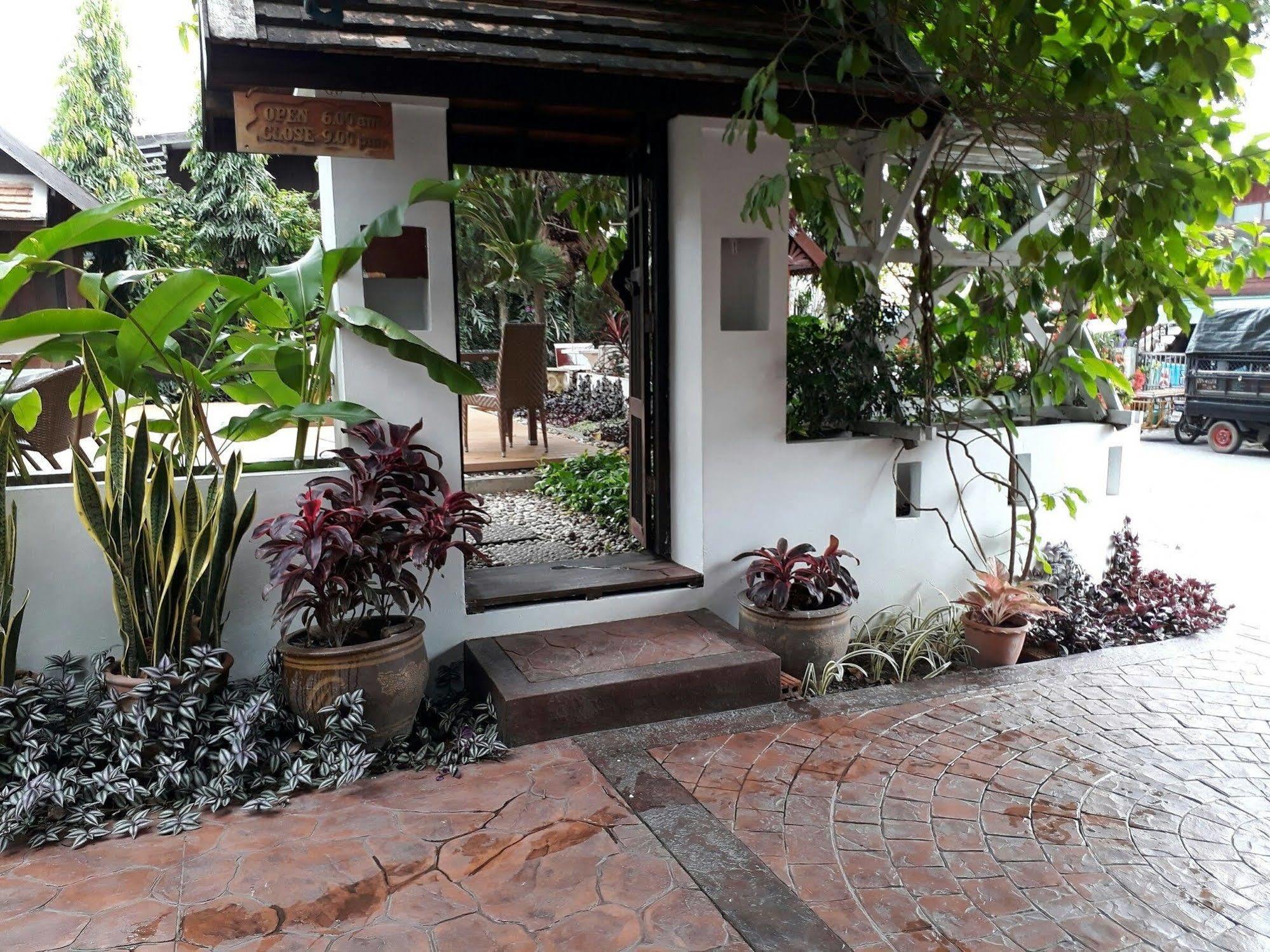 Hostel Wiriya House *