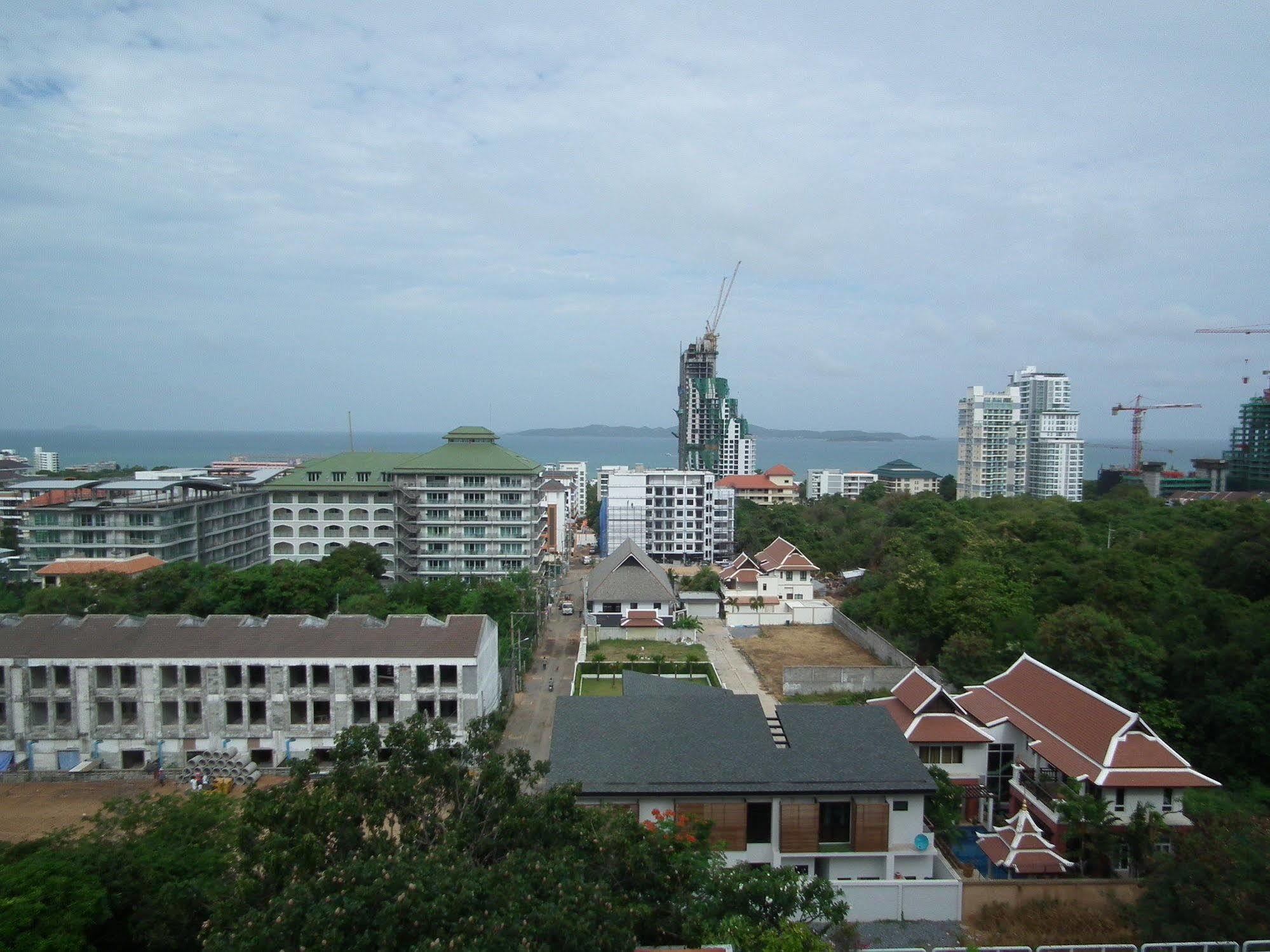 Abricole At Hill * Pattaya