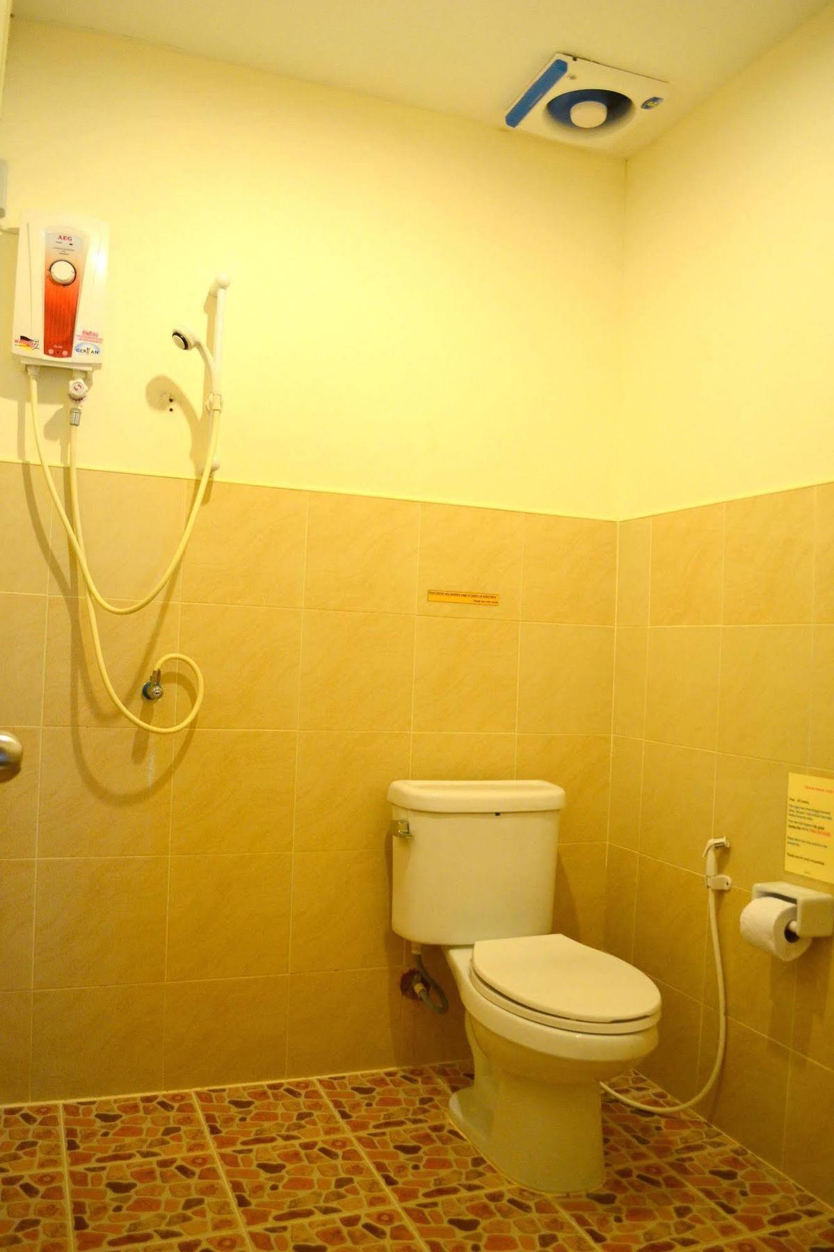 Hostel Wandee *